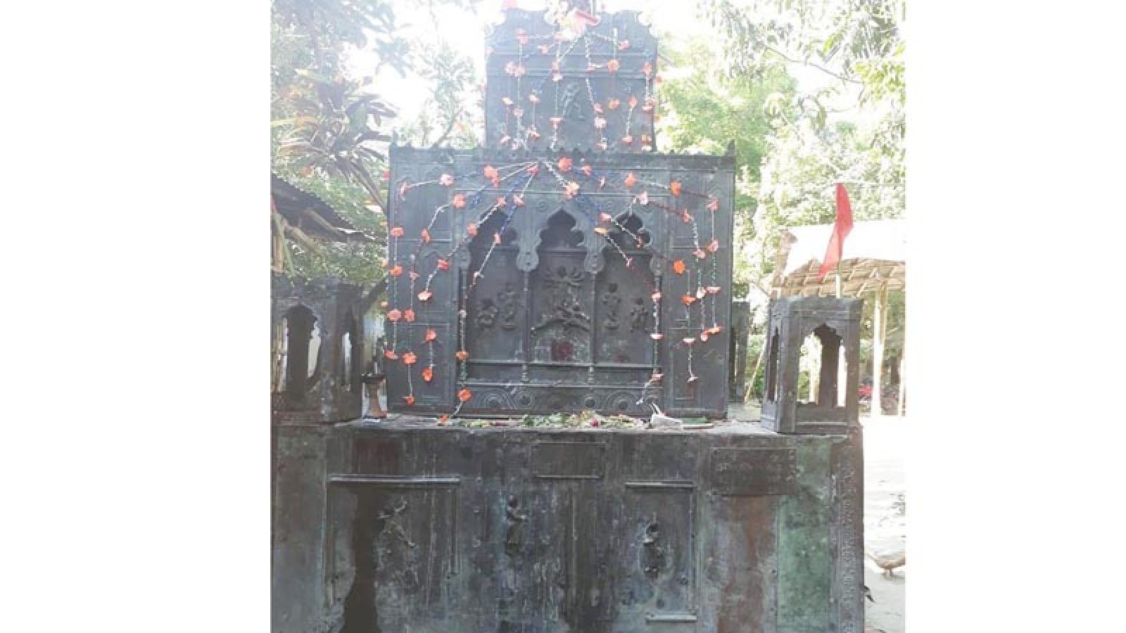 জীর্ণশীর্ণ শতবর্ষী পিতলের রথ, ঐতিহ্য হারিয়েছে