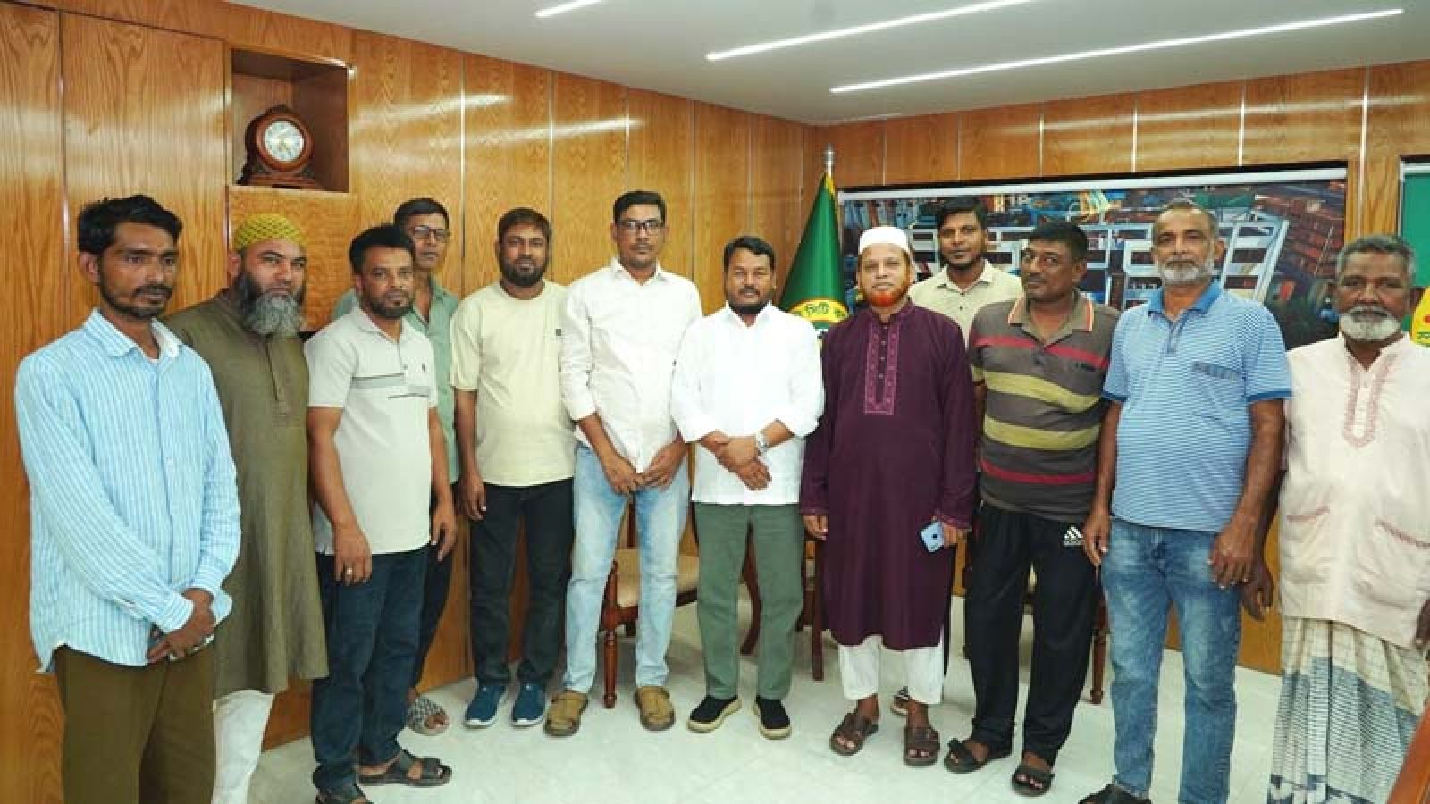 রাসিক প্রশাসকের সঙ্গে শেকেরচক মহলদারপাড়া জামে মসজিদ কমিটির সাক্ষাৎ ও মতবিনিময়