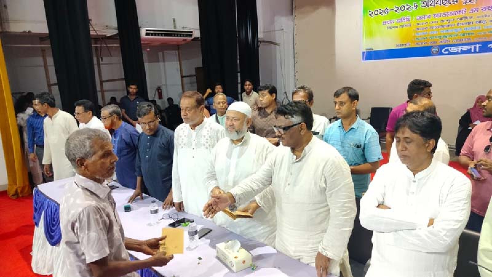 নাটোরে অসহায় ও নির্যাতিতদের মাঝে আর্থিক অনুদান প্রদান