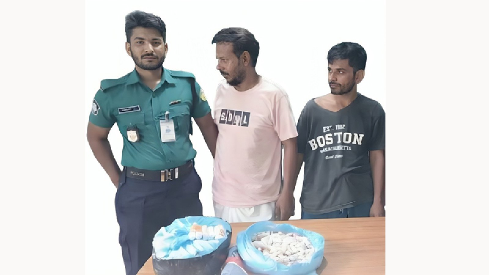 নগরীতে ২ মাদক ব্যবসায়ী গ্রেপ্তার
