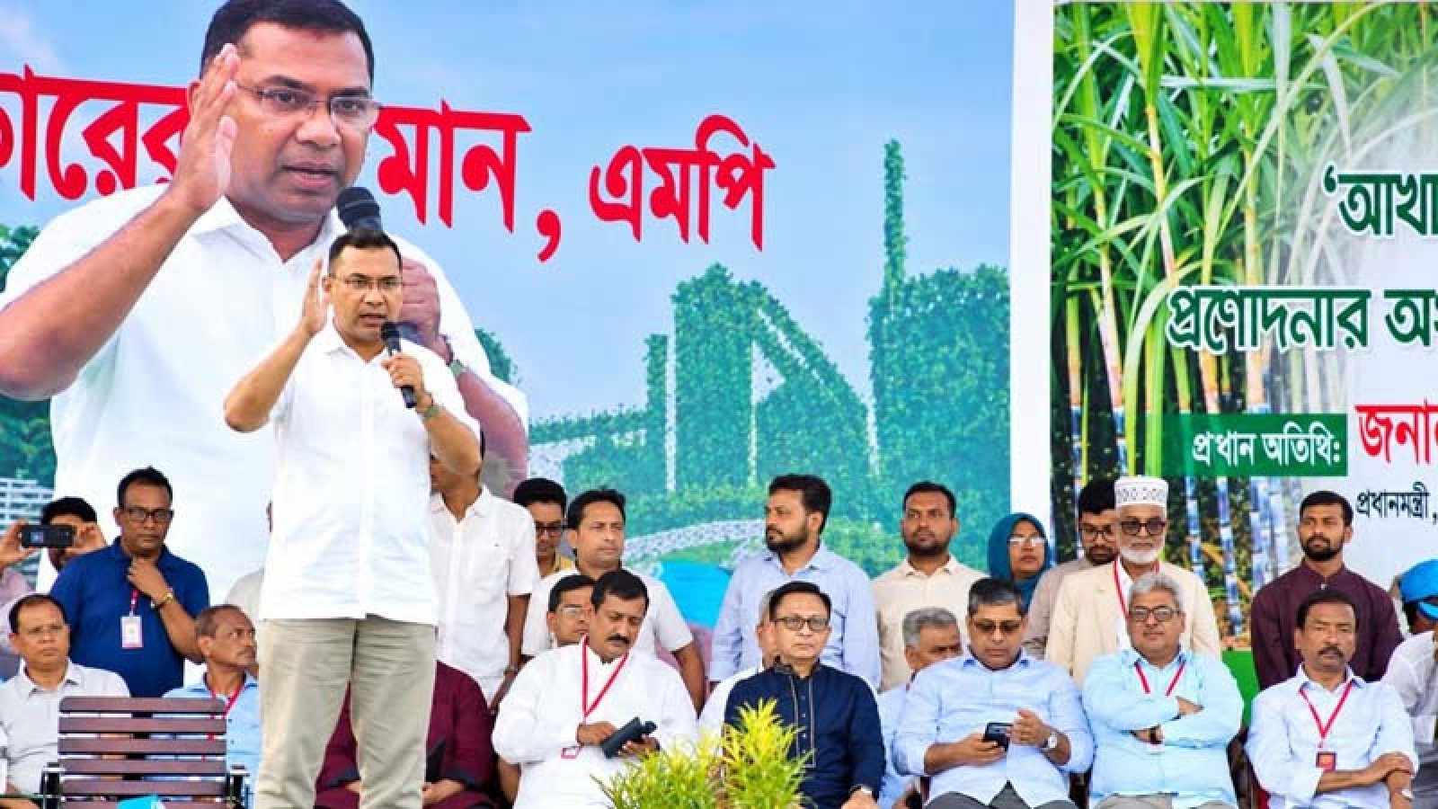 একদল পয়সা দিচ্ছে, আরেকদল দেশে অস্থিরতা তৈরি করছে
