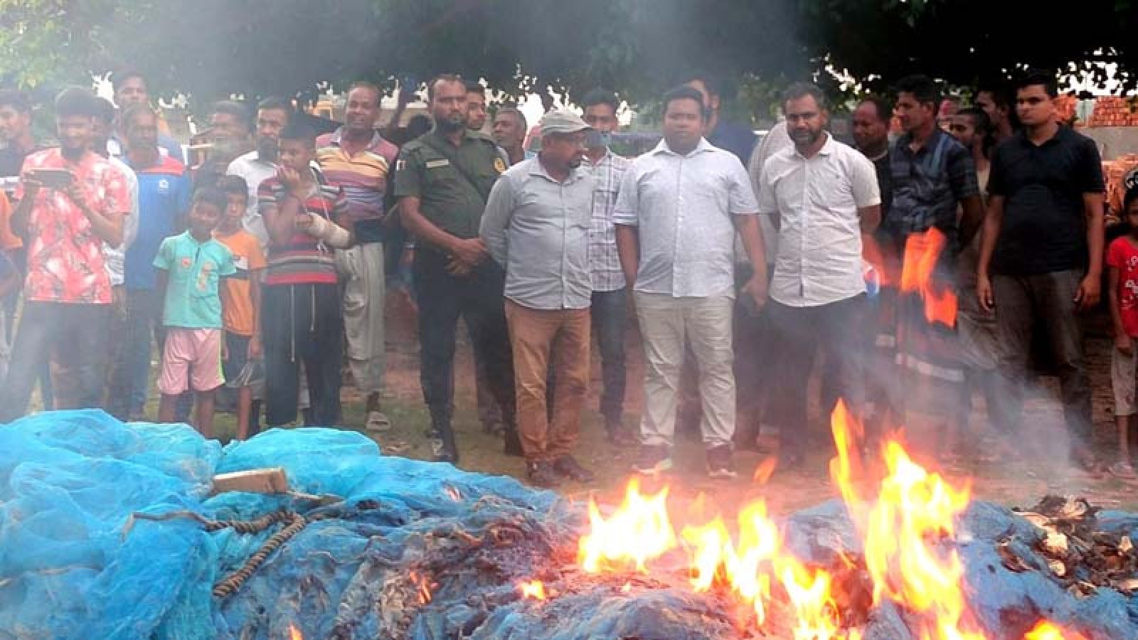 আত্রাইয়ে বের, রিং ও সোতি জালের অবকাঠামো ধ্বংস