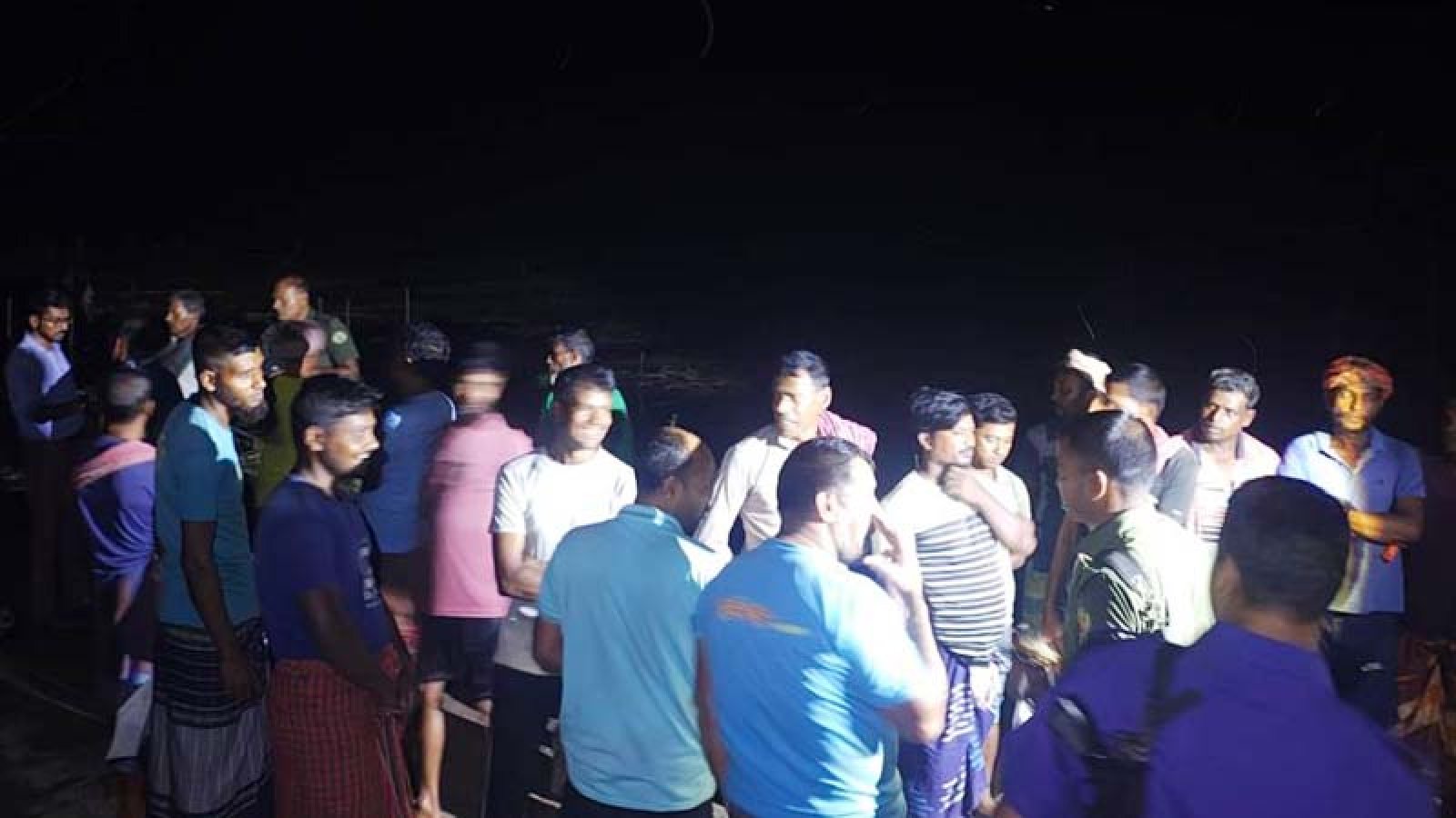 নাটোরে হালতি বিলে  অবৈধ কারেন্ট জাল দিয়ে মৎস্য নিধন,৭৫ হাজার টাকা জরিমানা