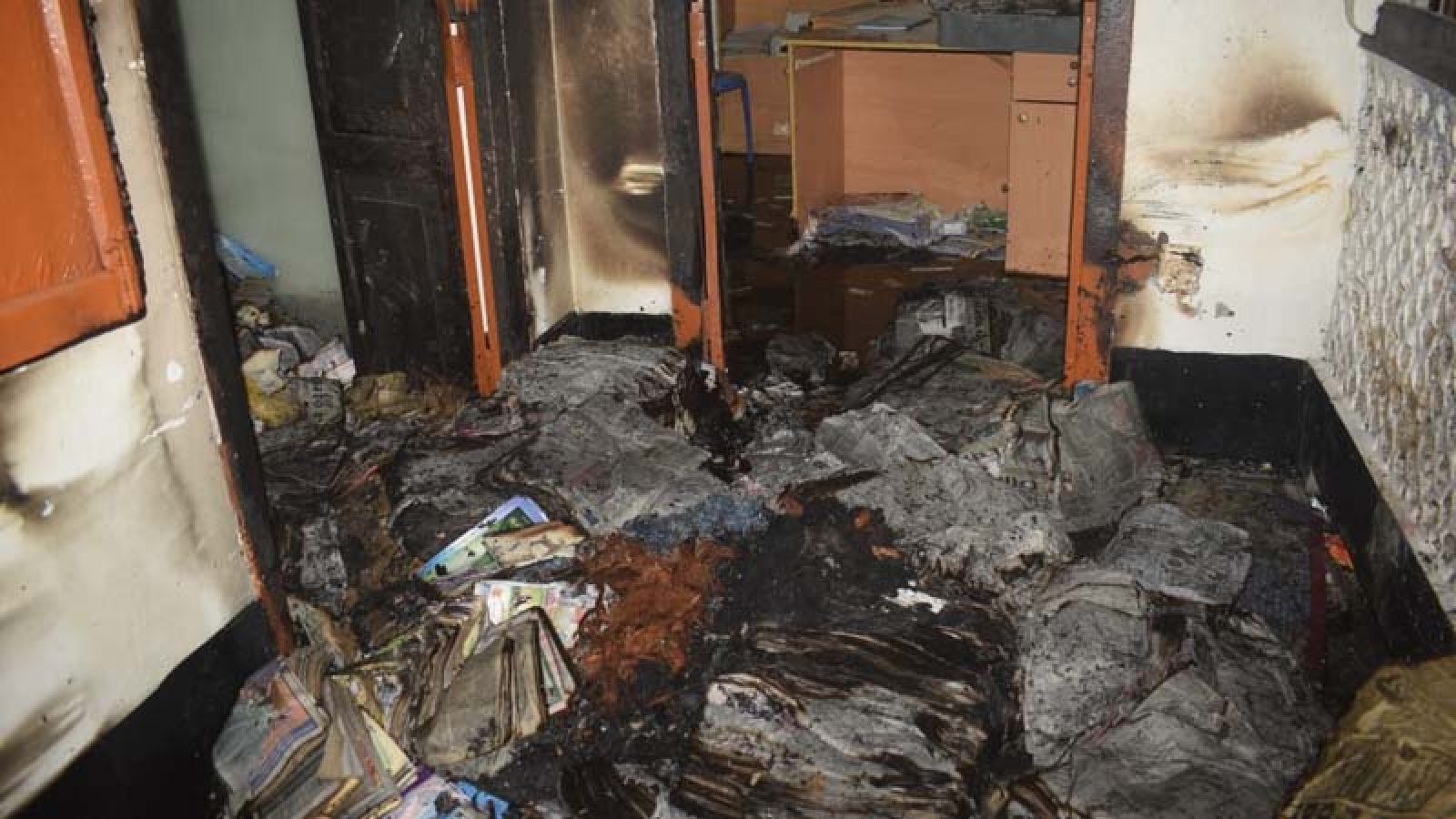 দৈনিক সোনার দেশ পত্রিকা অফিসে আগুন