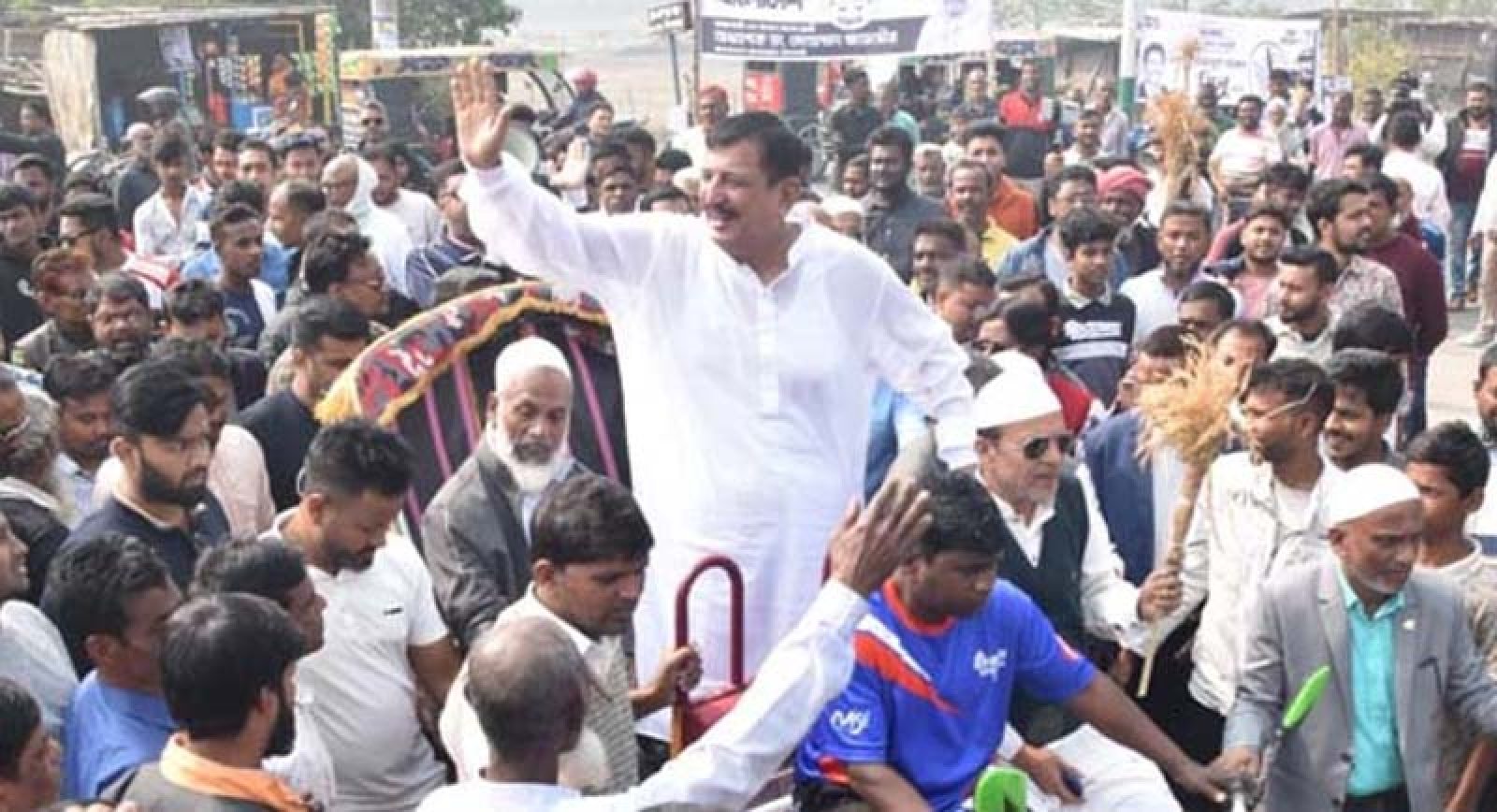নগরীর ১ ও ২ নং ওয়ার্ডে বিএনপি প্রার্থী মিনুর গণসংযোগ
