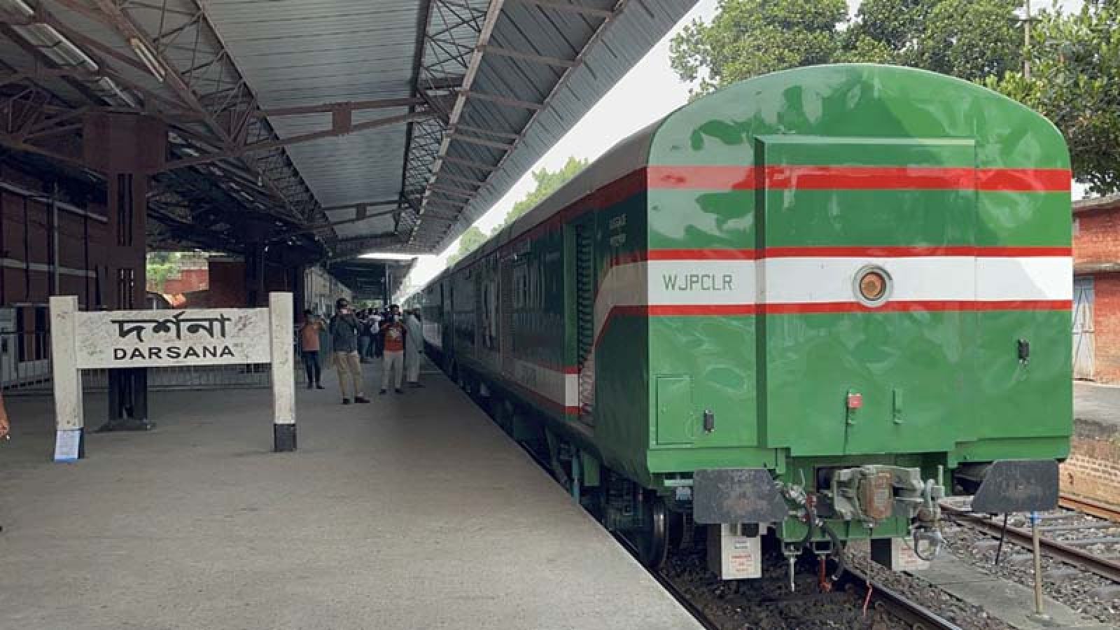 ভারত থেকে আসা ১৮টি নতুন রেলকোচ পৌঁছেছে বাংলাদেশে
