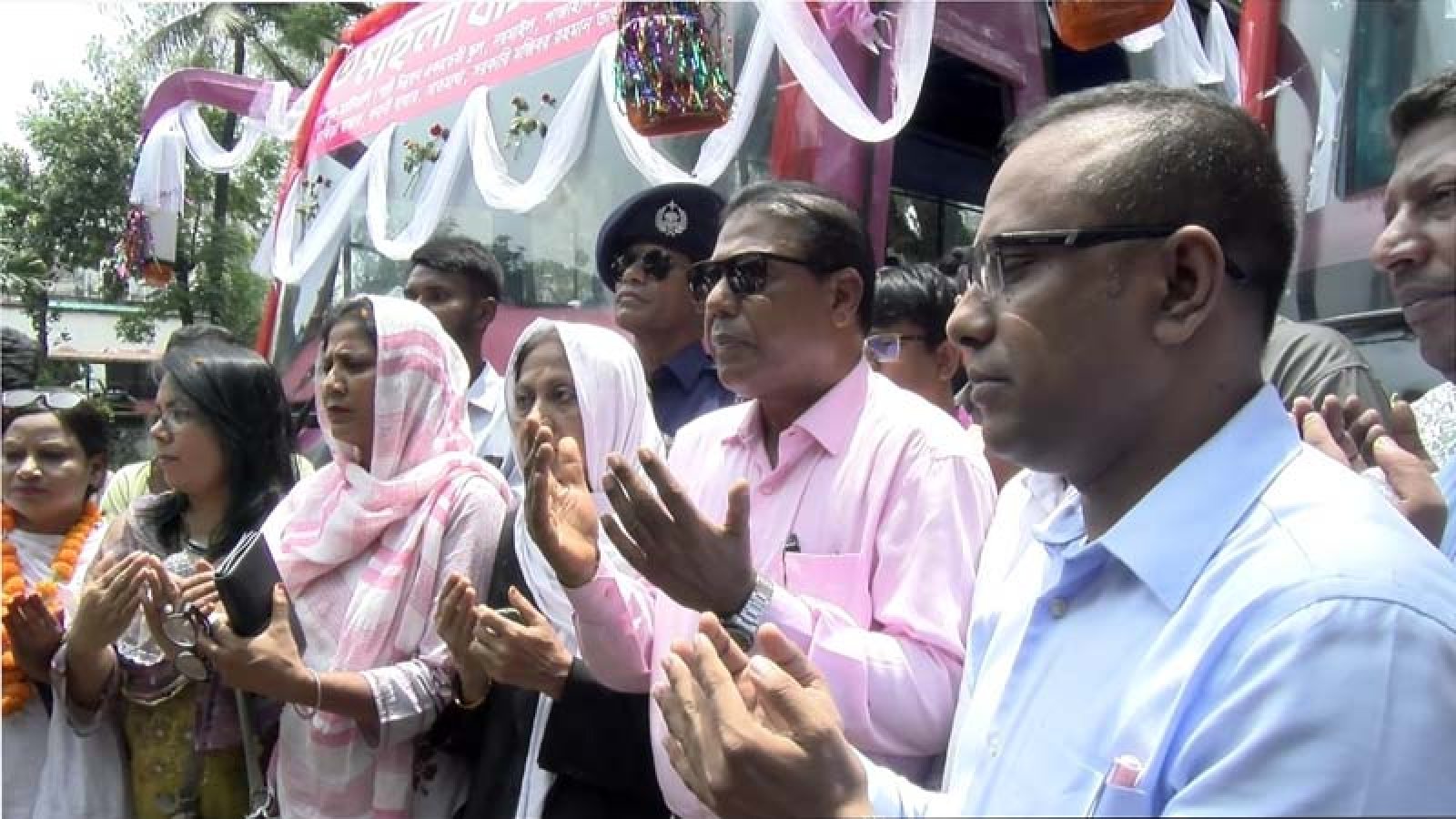 বগুড়ায় নারীদের জন্য বিশেষ বাস সার্ভিস চলাচল শুরু
