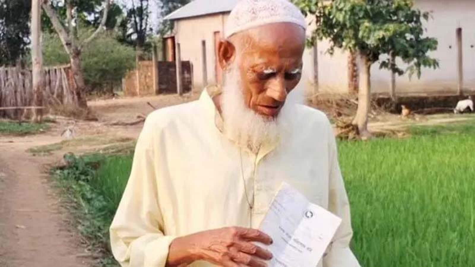 নিজেকে জীবিত প্রমাণে দ্বারে দ্বারে ঘুরছেন ‘মৃত’ আব্দুল মজিত