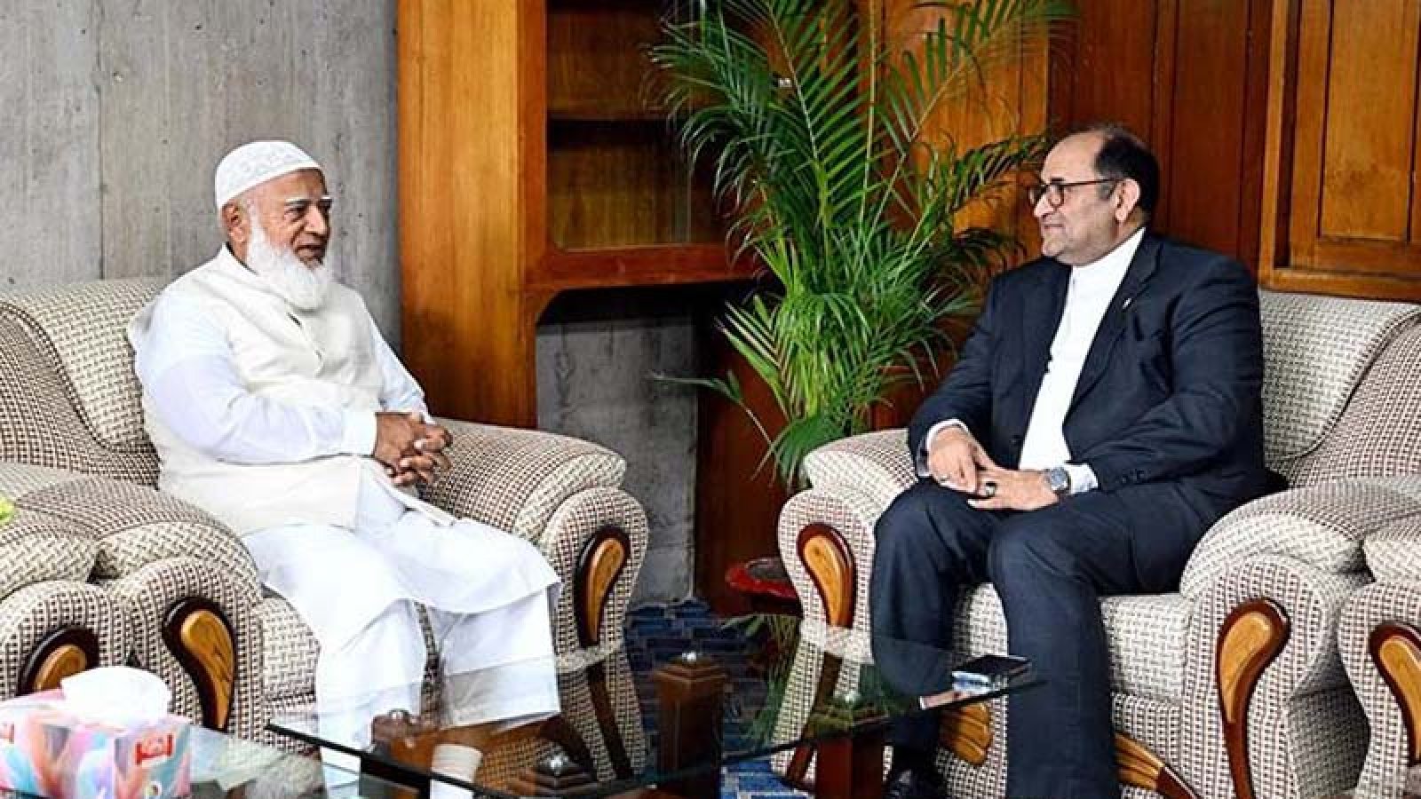 ইরানকে বিশ্বমানের হাসপাতাল স্থাপনের প্রস্তাব বিরোধীদলীয় নেতার