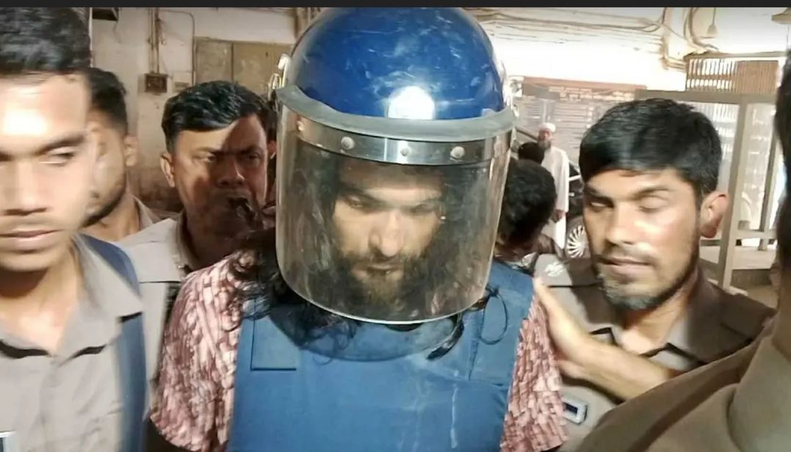 প্রতারণার মামলায় জামিন বাতিল : গায়ক নোবেল কারাগারে