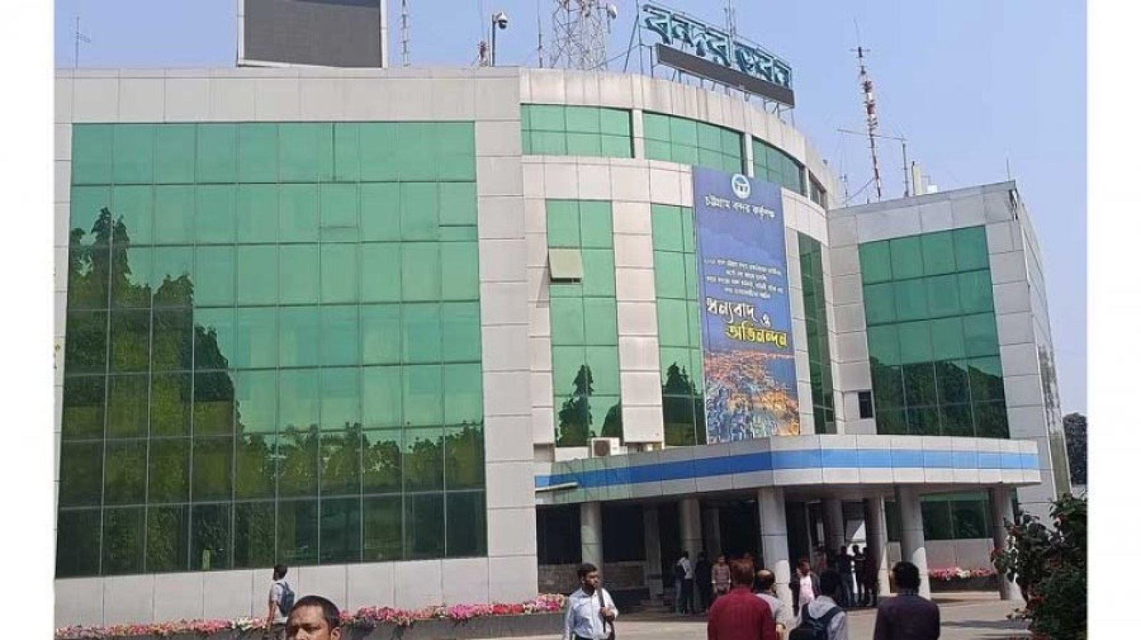 চট্টগ্রাম বন্দরে আন্দোলনে জড়িত ৬ জনকে ডিবি পরিচয়ে তুলে নেওয়ার অভিযোগ