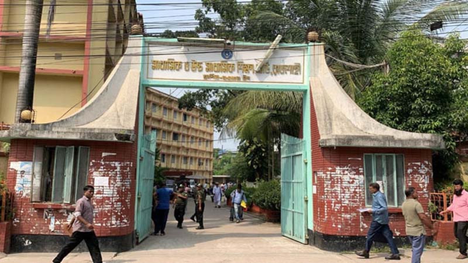 রাজশাহীতে বোর্ড চ্যালেঞ্জ করে ফেল থেকে পাস ১১১ জন