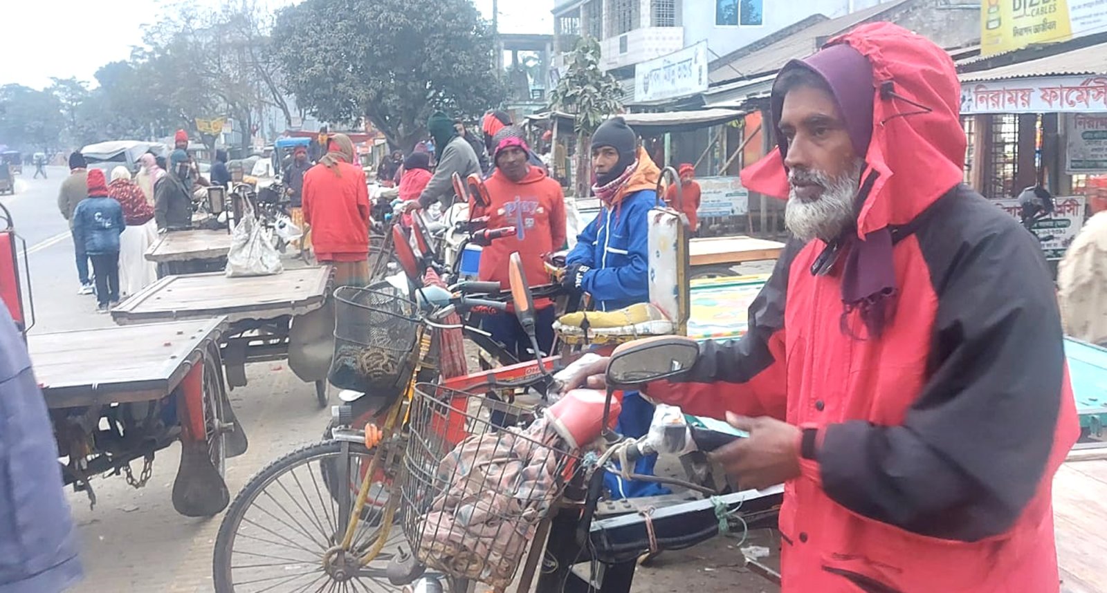 শীতে জবুথবু ঈশ্বরদী : তাপমাত্রা ৭ থেকে ৮ ডিগ্রিতে