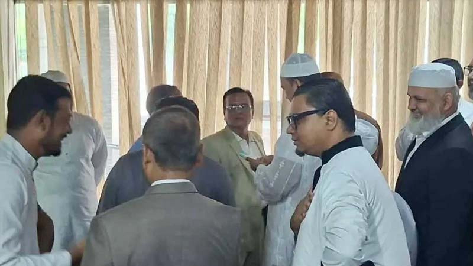 ১১ দলীয় জোটের রাষ্ট্রপতি প্রার্থীর মনোনয়নপত্র দাখিল