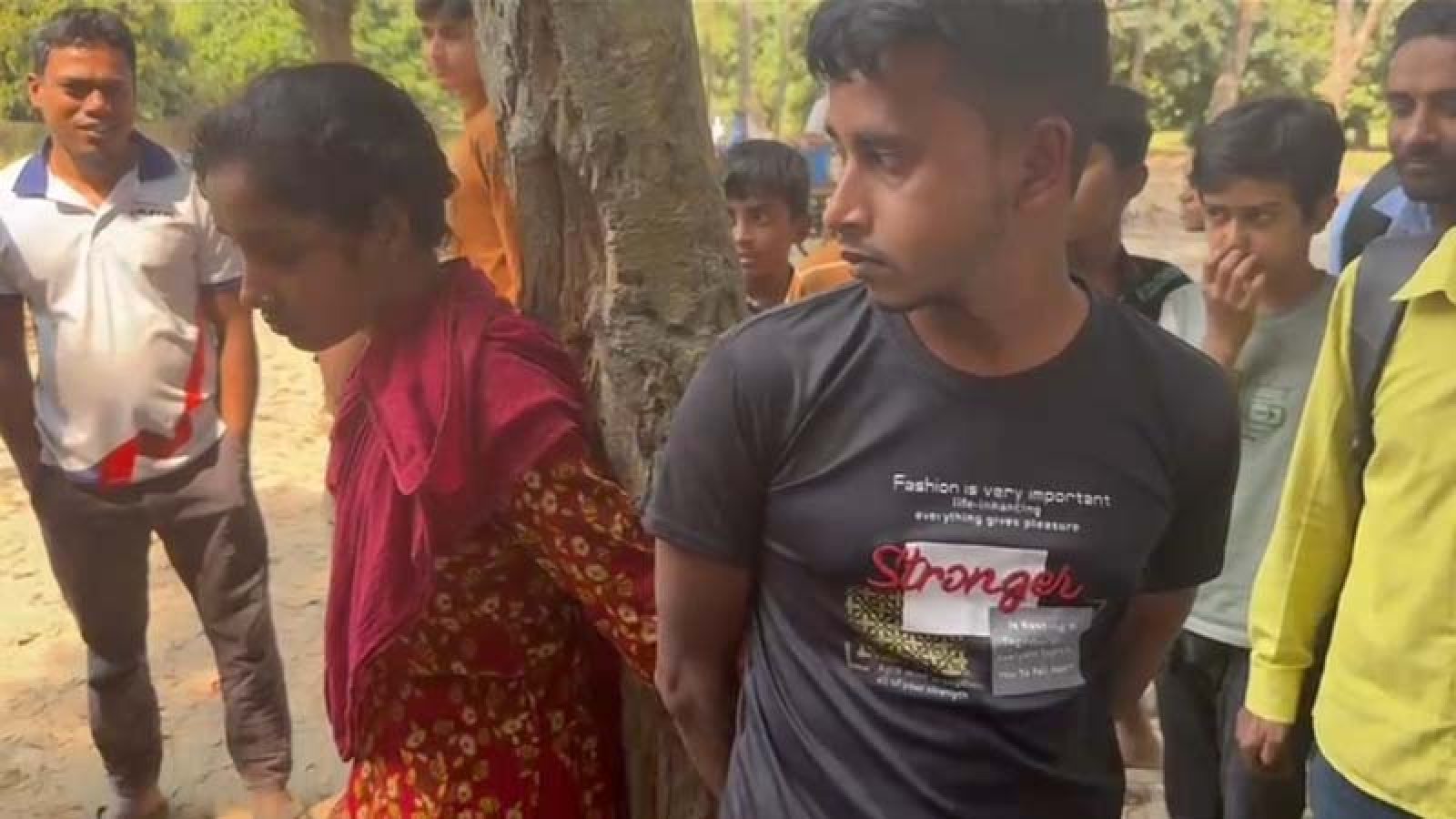 দু’জনকে গাছের সাথে হাত-পা বেঁধে শিকল পরিয়ে পৈশাচিক নির্যাতনের অভিযোগ