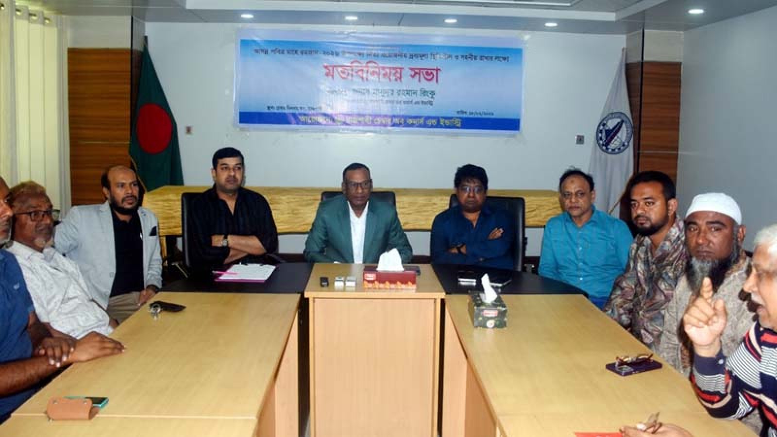 রাজশাহী চেম্বারে বিভিন্ন ব্যবসায়ী সমিতির নেতৃবৃন্দের সাথে মতবিনিময় সভা