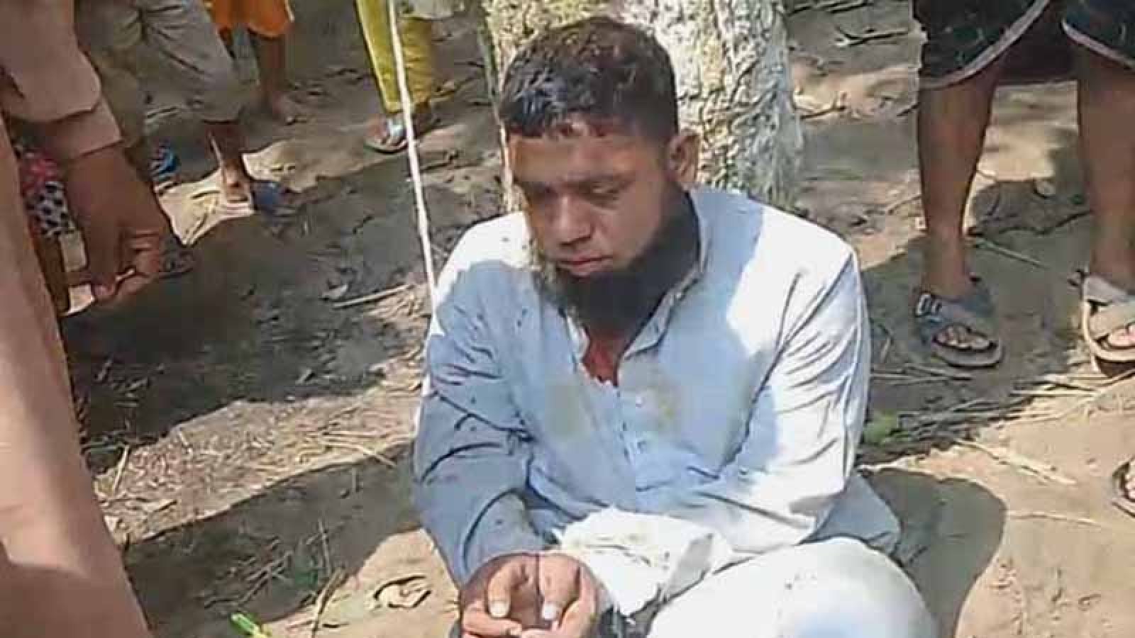 ২ সন্তানের জননীকে নিয়ে উধাও ইমাম, গণপিটুনির পর পুলিশে সোপর্দ