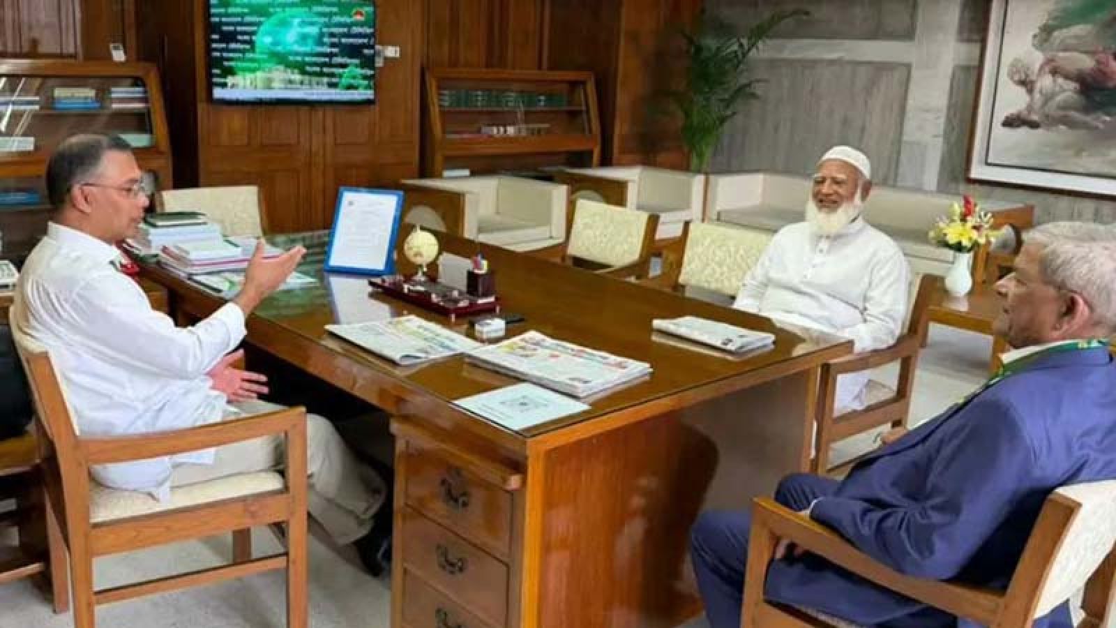 প্রধানমন্ত্রীর সঙ্গে বিরোধীদলীয় নেতার সাক্ষাৎ