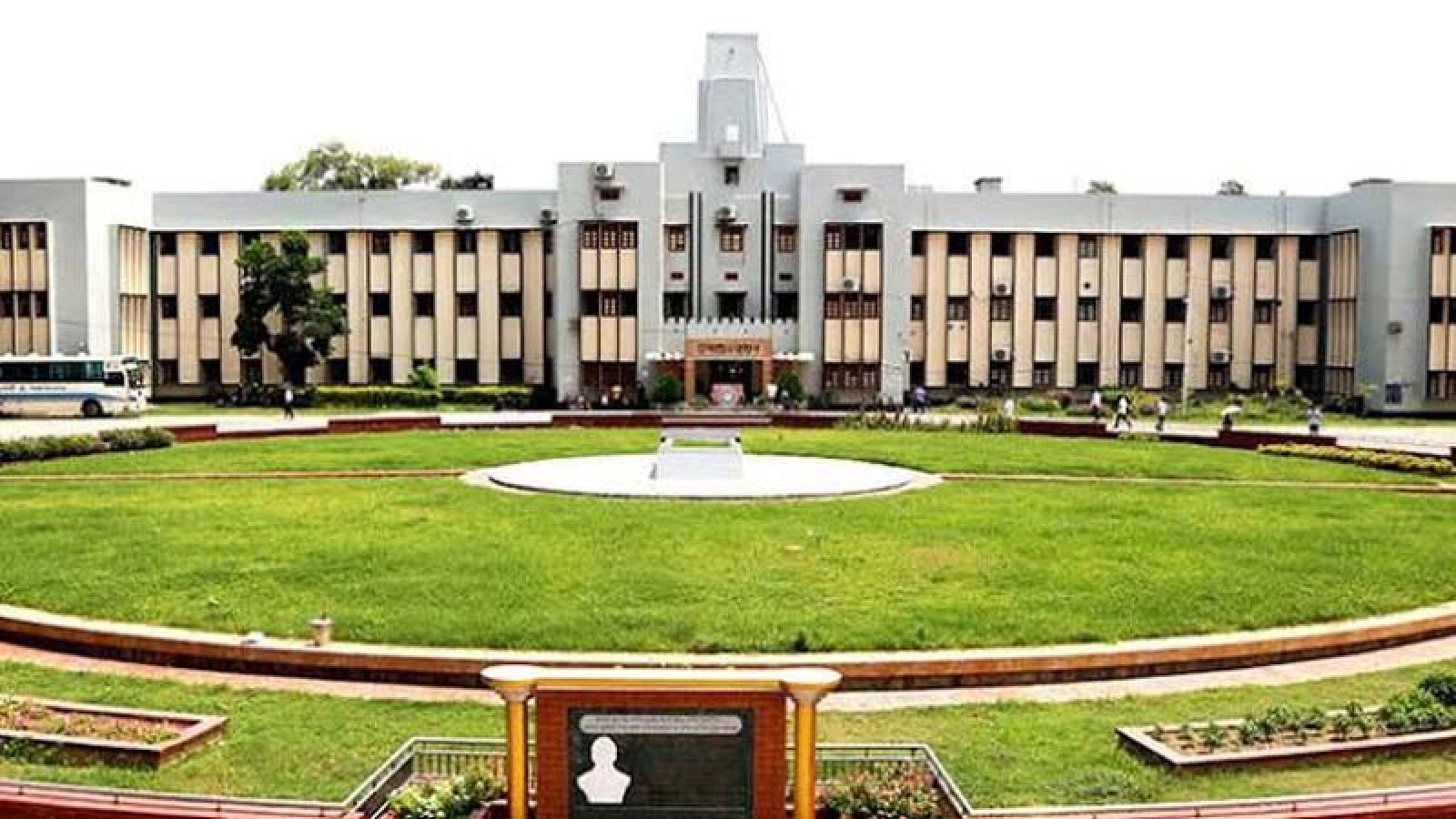 সাংবাদিকদের উপর হামলার ঘটনায় তিন ছাত্রদল নেতা বহিষ্কার