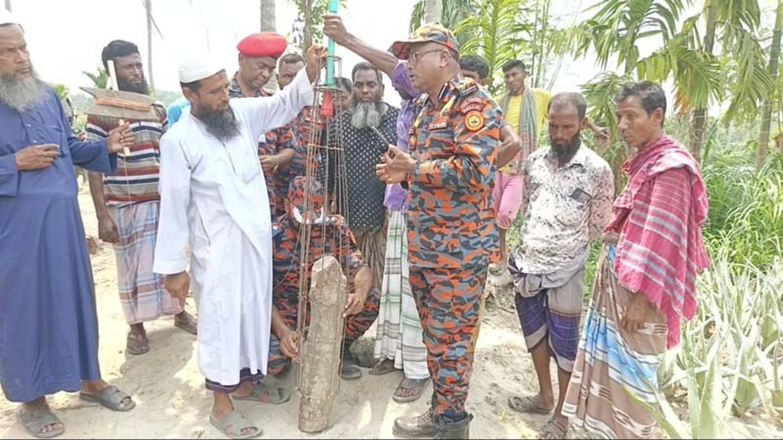 গর্তে পড়া শিশু উদ্ধারে সফল তারা মিয়ার ‘খাঁচা’, ডাক এল ঢাকায়