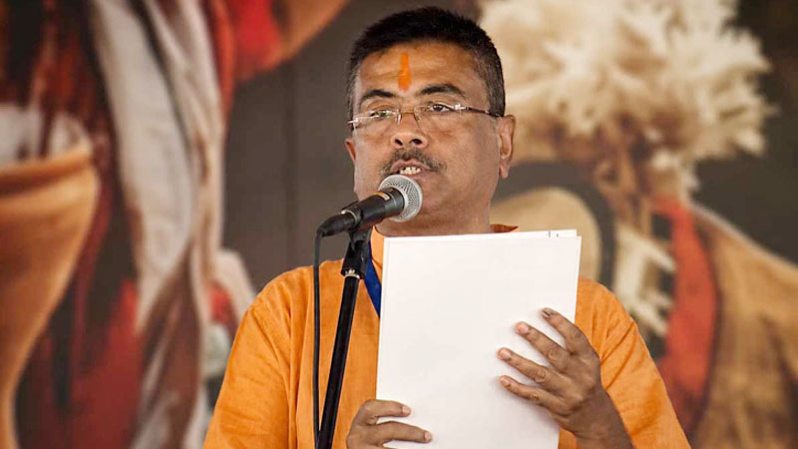 পশ্চিমবঙ্গের মুখ্যমন্ত্রী হিসেবে শপথ নিলেন শুভেন্দু