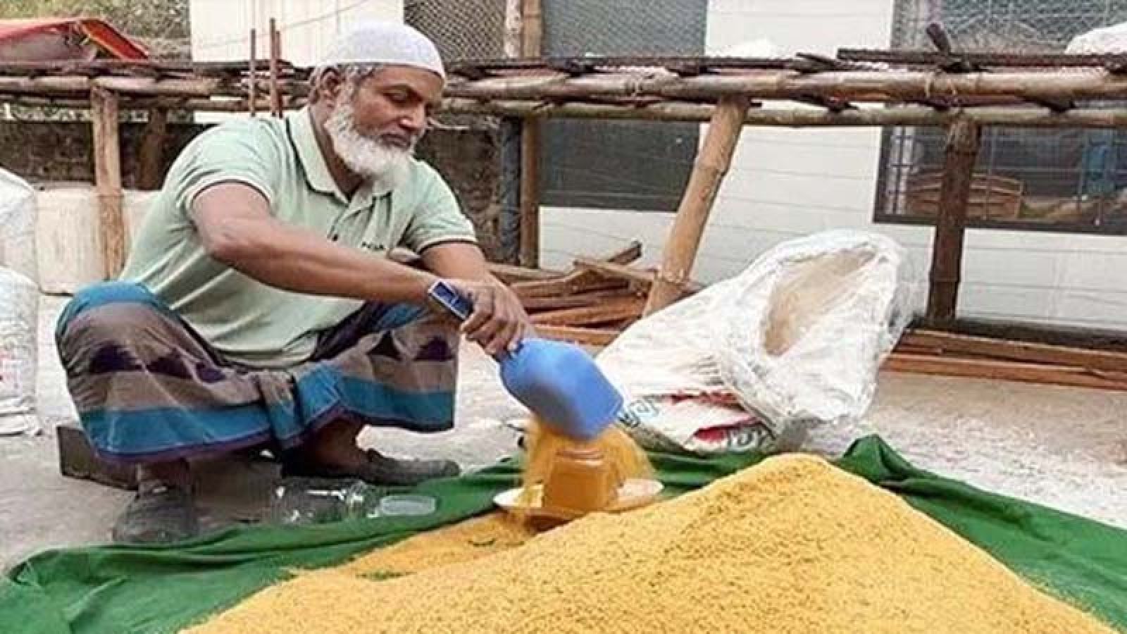 চাঁপাইনবাবগঞ্জে চাষিদের আশা দেখাচ্ছে আখের গুড়
