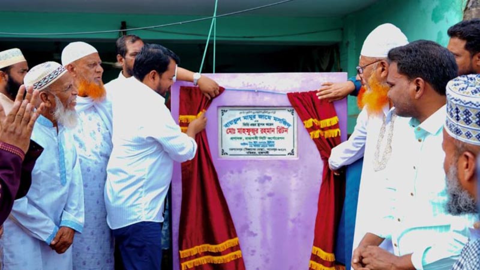 বায়তুল মামুর জামে মসজিদের ফলক উন্মোচন ও ভিত্তিপ্রস্তর স্থাপন করলেন রাসিক প্রশাসক