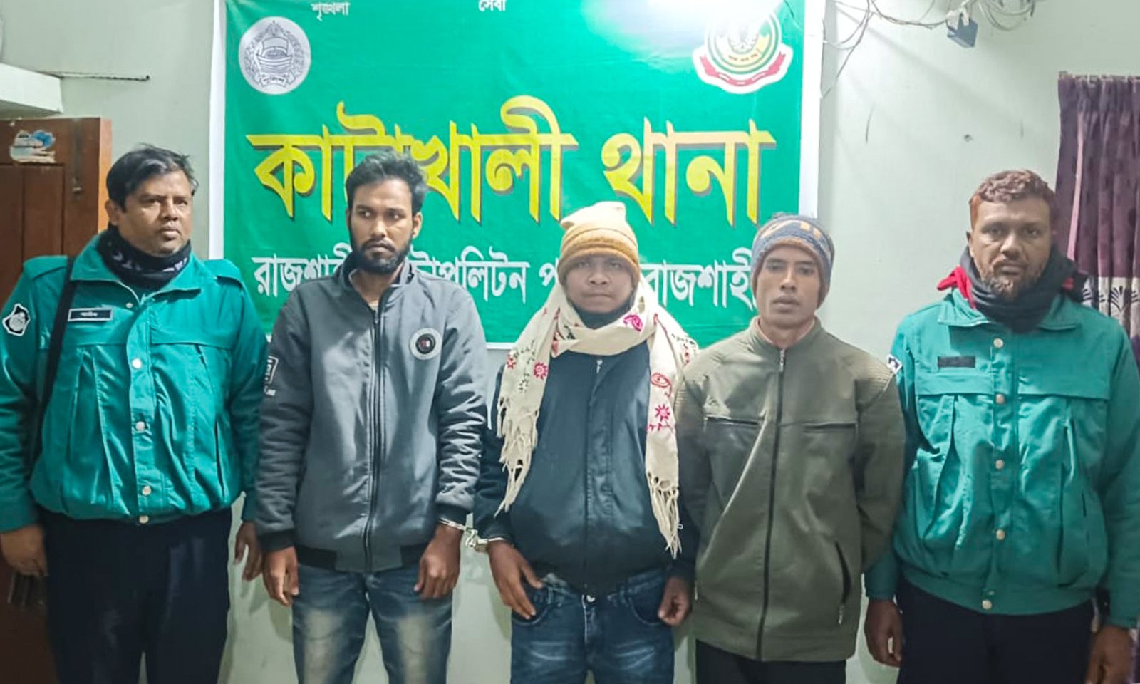 কাটাখালী থানা পুলিশের অভিযানে ৩ জুয়াড়ি গ্রেপ্তার; জুয়ার সরঞ্জামাদি উদ্ধার