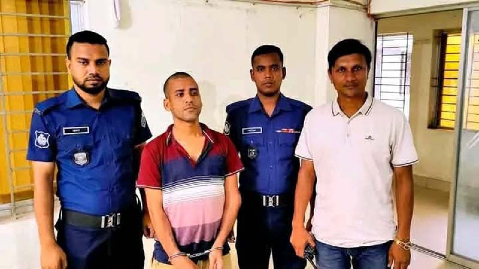 নিয়ামতপুরে সাজাপ্রাপ্ত পলাতক আসামি গ্রেপ্তার