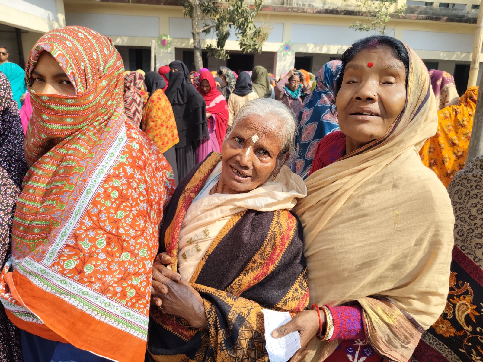রাজশাহী-৩ আসনে কেন্দ্রে কেন্দ্রে হিন্দু নারী ভোটারদের সরব অংশগ্রহণ