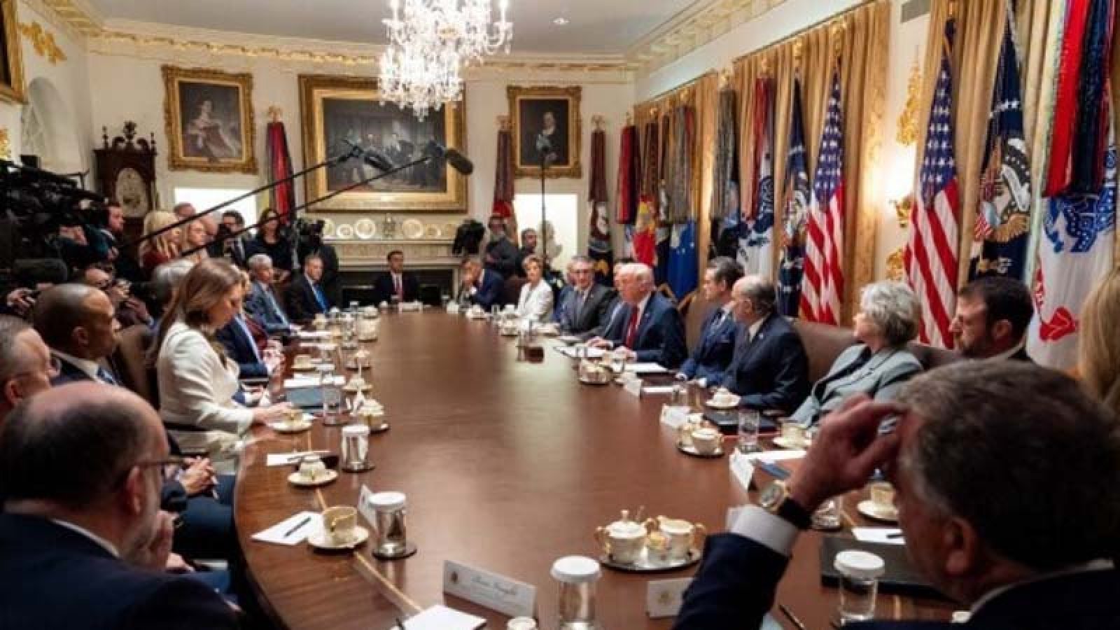 হরমুজ নিয়ে নতুন সংকট, হোয়াইট হাউসে ট্রাম্পের জরুরি বৈঠক