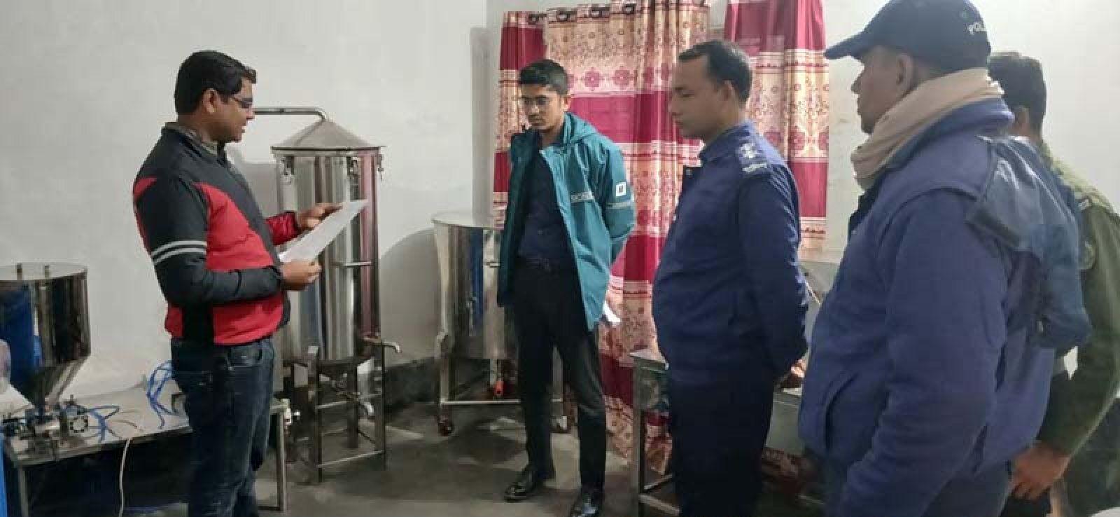 পুঠিয়ায় অনুমোদনহীন কসমেটিকস কারখানাকে জরিমানা
