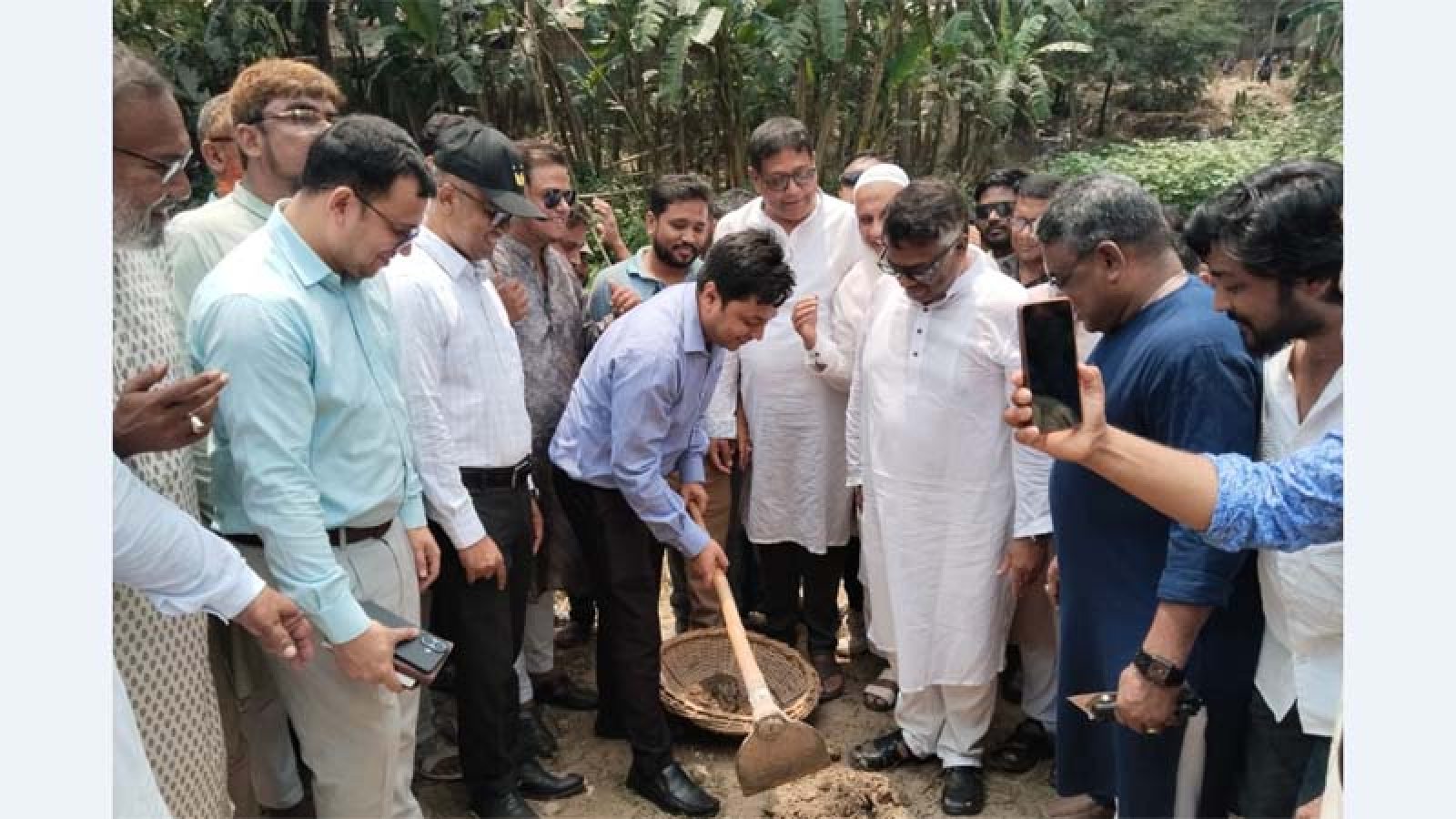 খাল খননের মাধ্যেমে দেশের কৃষকদের ভাগ্যের উন্নয়ন হবে : হুইপ দুলু