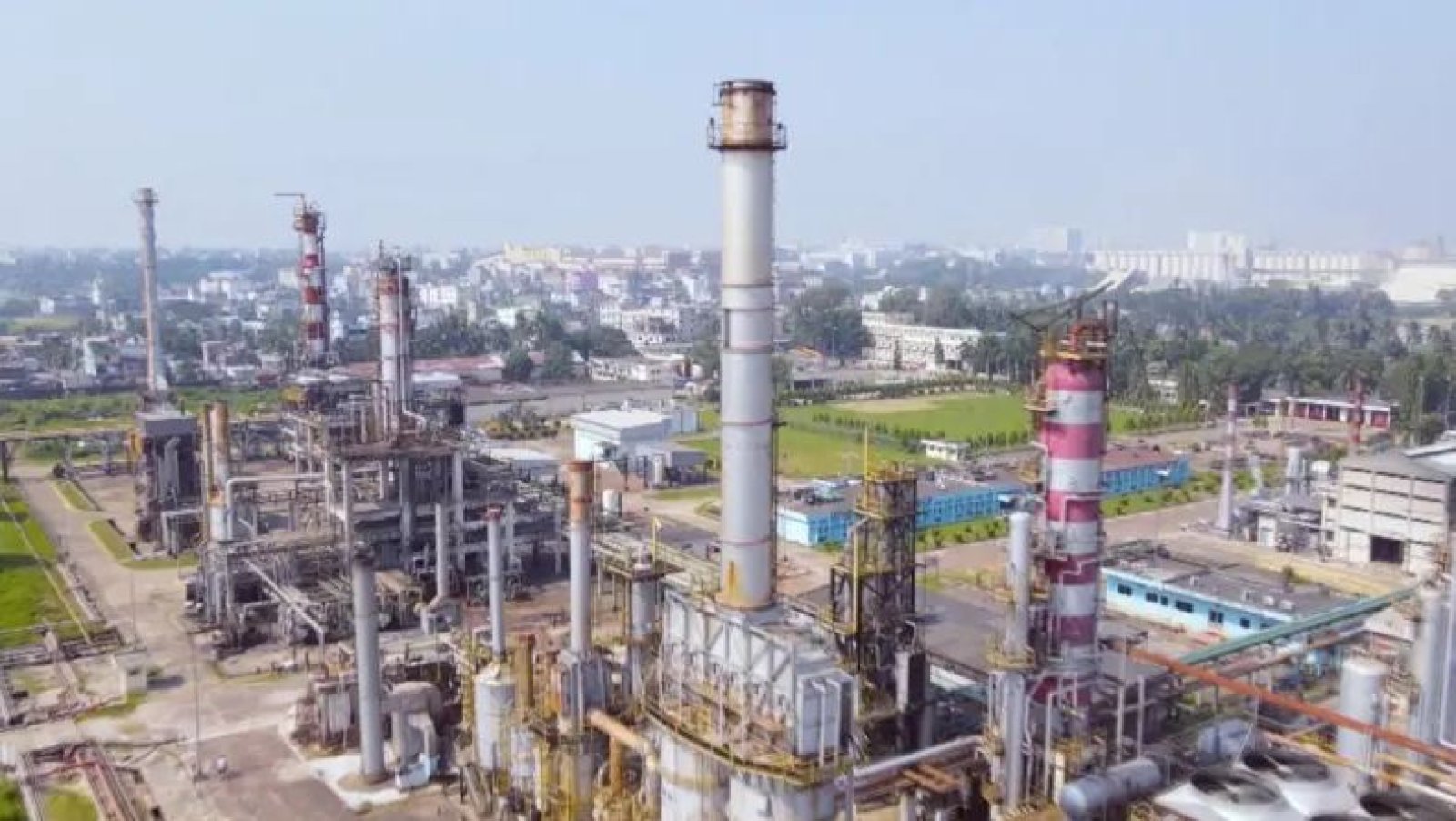 ইস্টার্ন রিফাইনারি তীব্র সংকটে, তেল শোধনাগারটির ভবিষ্যৎ কী?