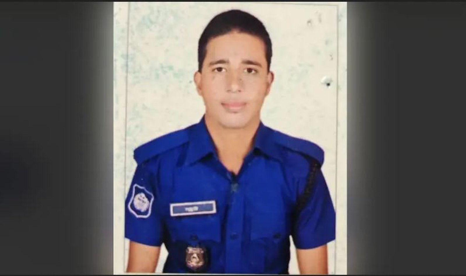 নিজের অস্ত্রের গুলিতে পুলিশ সদস্য নিহত