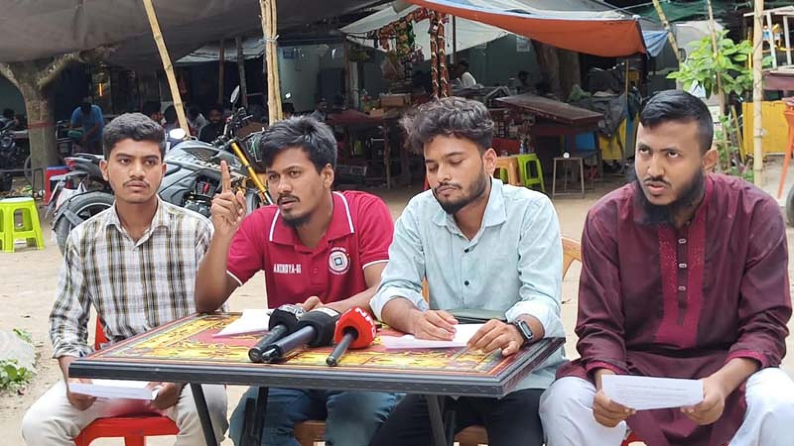 রাবি স্টেশন সংস্কার ও সকল ট্রেনের যাত্রাবিরতিসহ ৫ দাবি শিক্ষার্থীদের