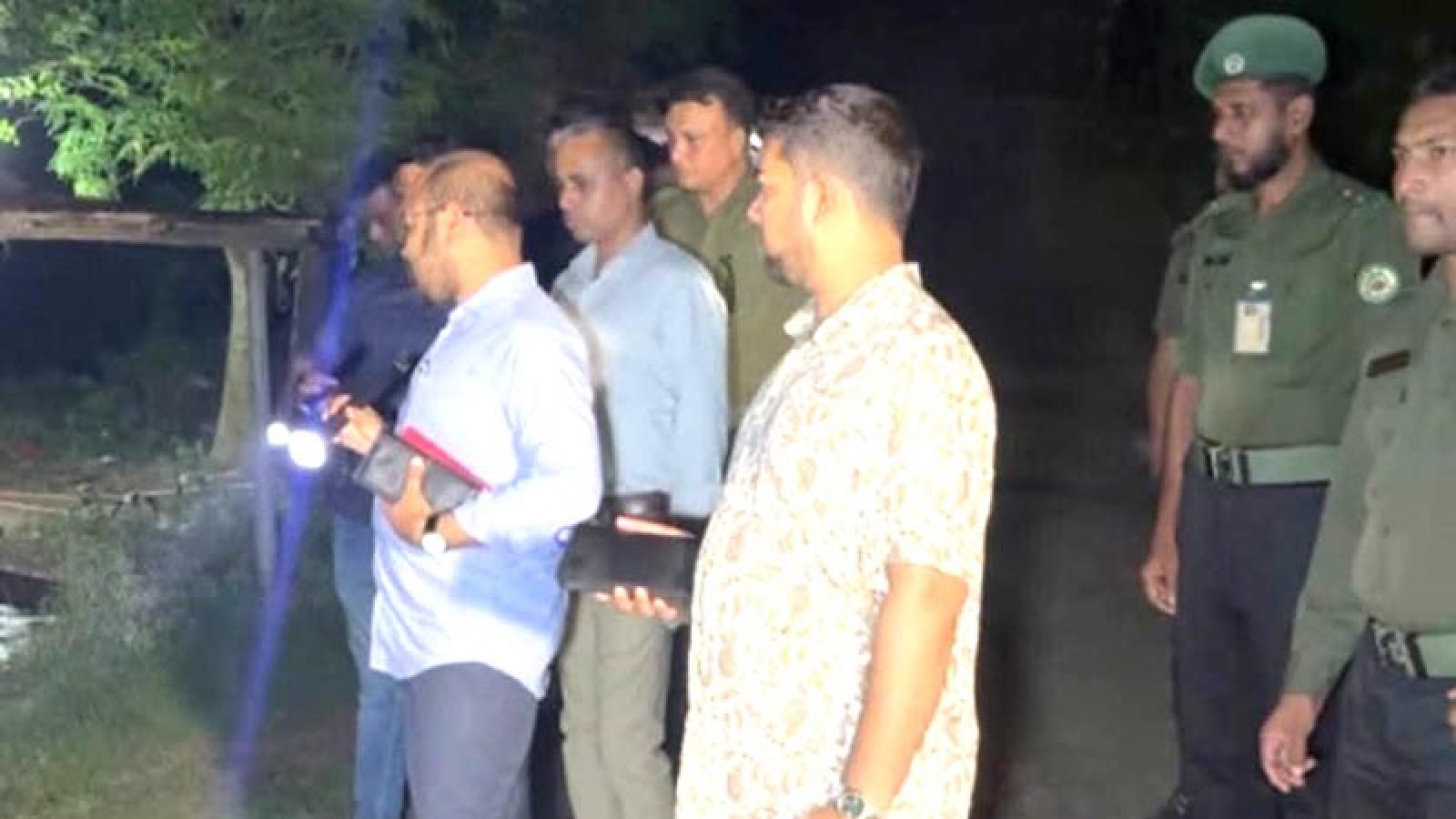 ঈশ্বরদীর পদ্মায় রাতে অভিযান : আগেই সটকে পড়ল বালুখেকো চক্র