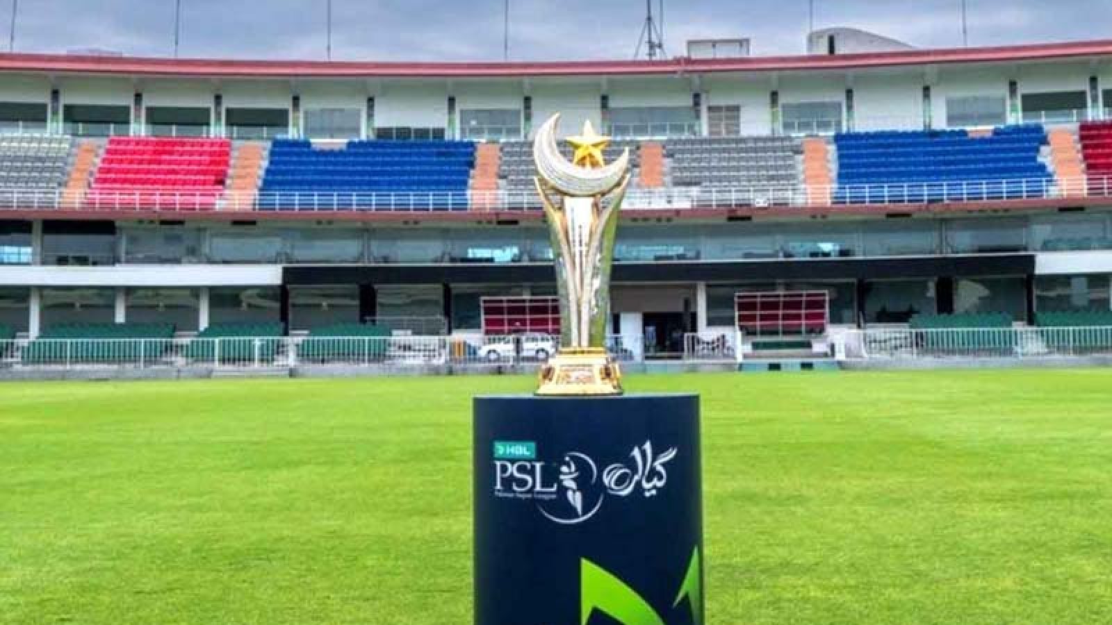 জ্বালানি নেই, তাই দর্শকও নেই! পিএসএল যেন ‘পেট্রল শর্টেজ লিগ’, কটাক্ষ নেটদুনিয়ায়