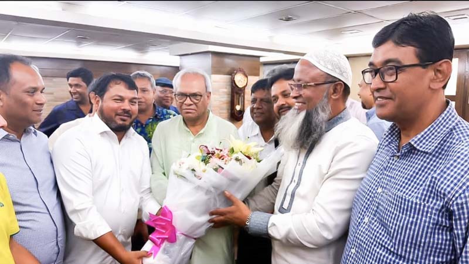 বিএনপির ভারপ্রাপ্ত মহাসচিব রিজভীর সাথে রাসিক প্রশাসক মাহফুজুর রহমান রিটনের সৌজন্য সাক্ষাৎ