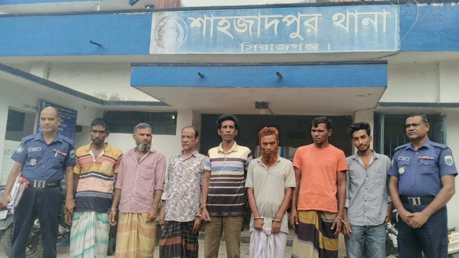 শাহজাদপুরে ১৫ পিস ইয়াবাসহ যুবক গ্রেপ্তার