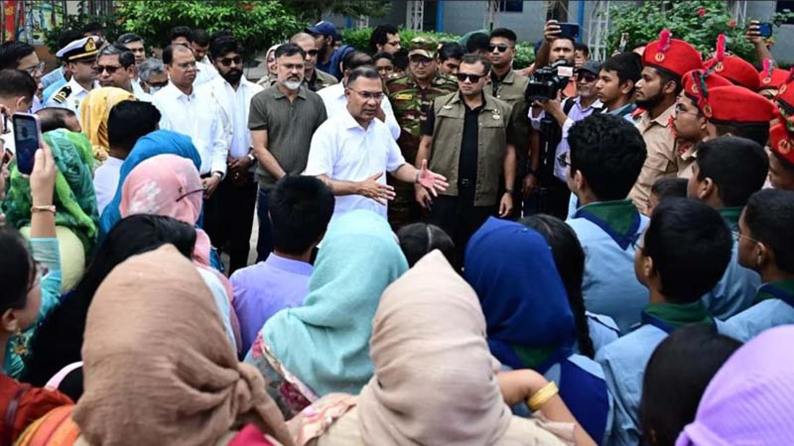 শিশু হাসপাতালে চিকিৎসকের কক্ষে ধূমপান, দেখেই বরখাস্তের নির্দেশ প্রধানমন্ত্রীর
