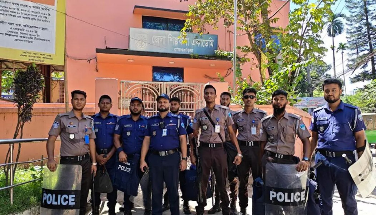 কওমি ছাত্ররা সরে দাঁড়ালেও শিল্পকলায় অনুষ্ঠান করতে পারছে না এনসিপি