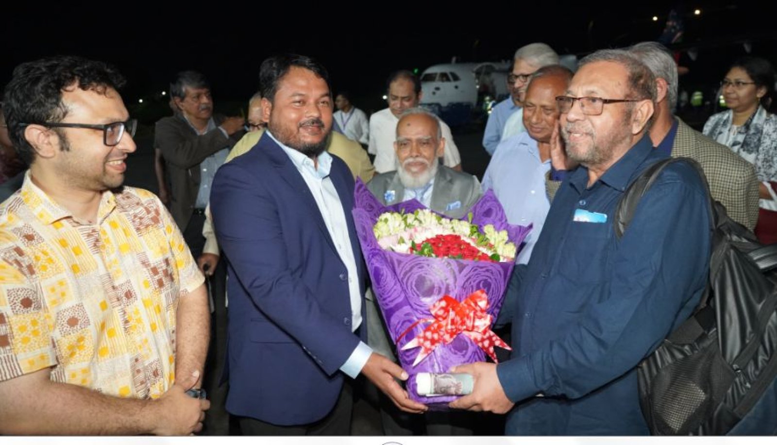 বিএনপি মিডিয়া সেলের আহ্বায়ক পাভেলকে রাসিক প্রশাসকের ফুলেল শুভেচ্ছা