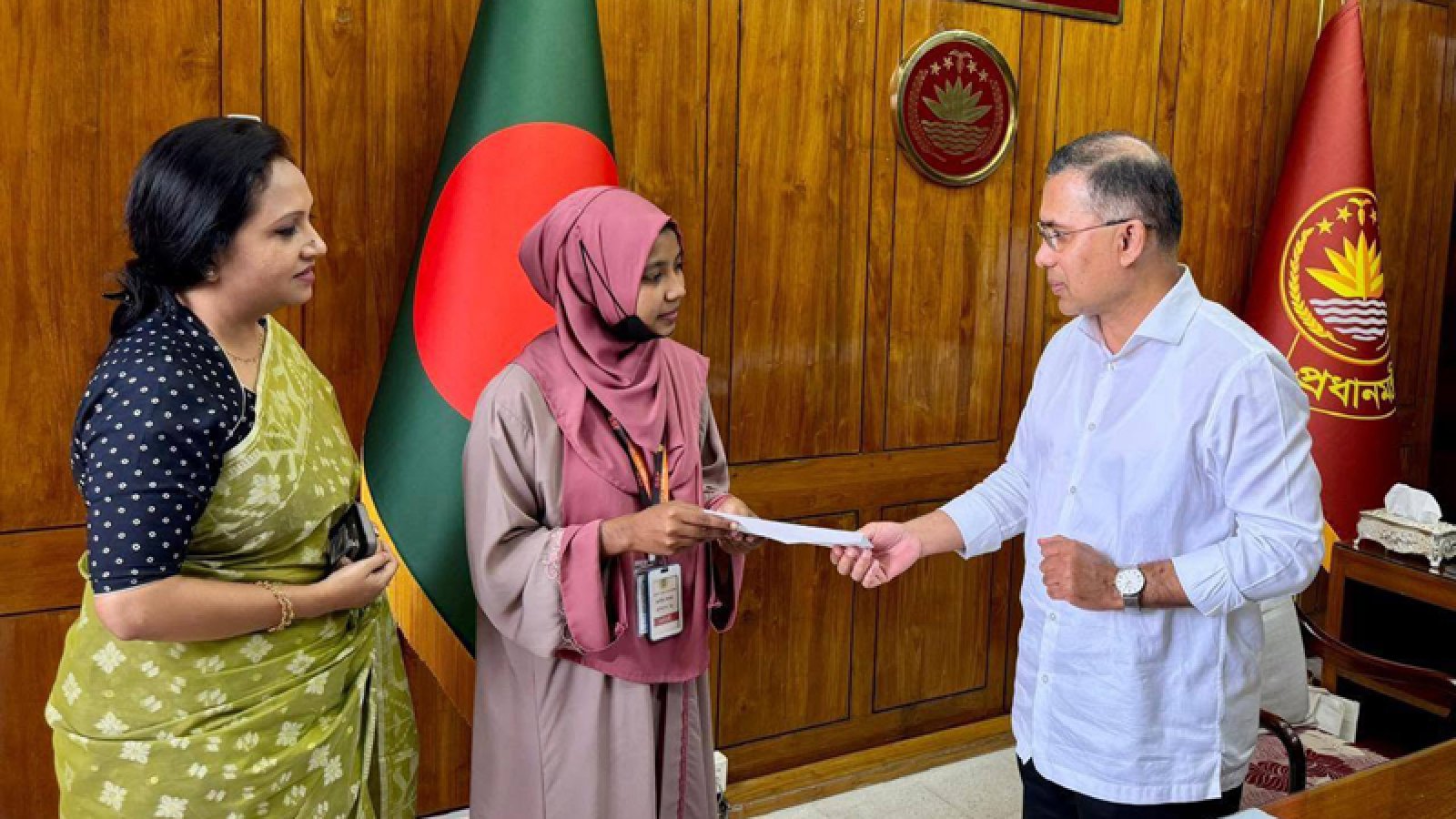 প্রধানমন্ত্রীর সহায়তায় চিনে মেডিকেল পড়ার পথে ফাতেমা, উদ্যোগ প্রতিমন্ত্রীর