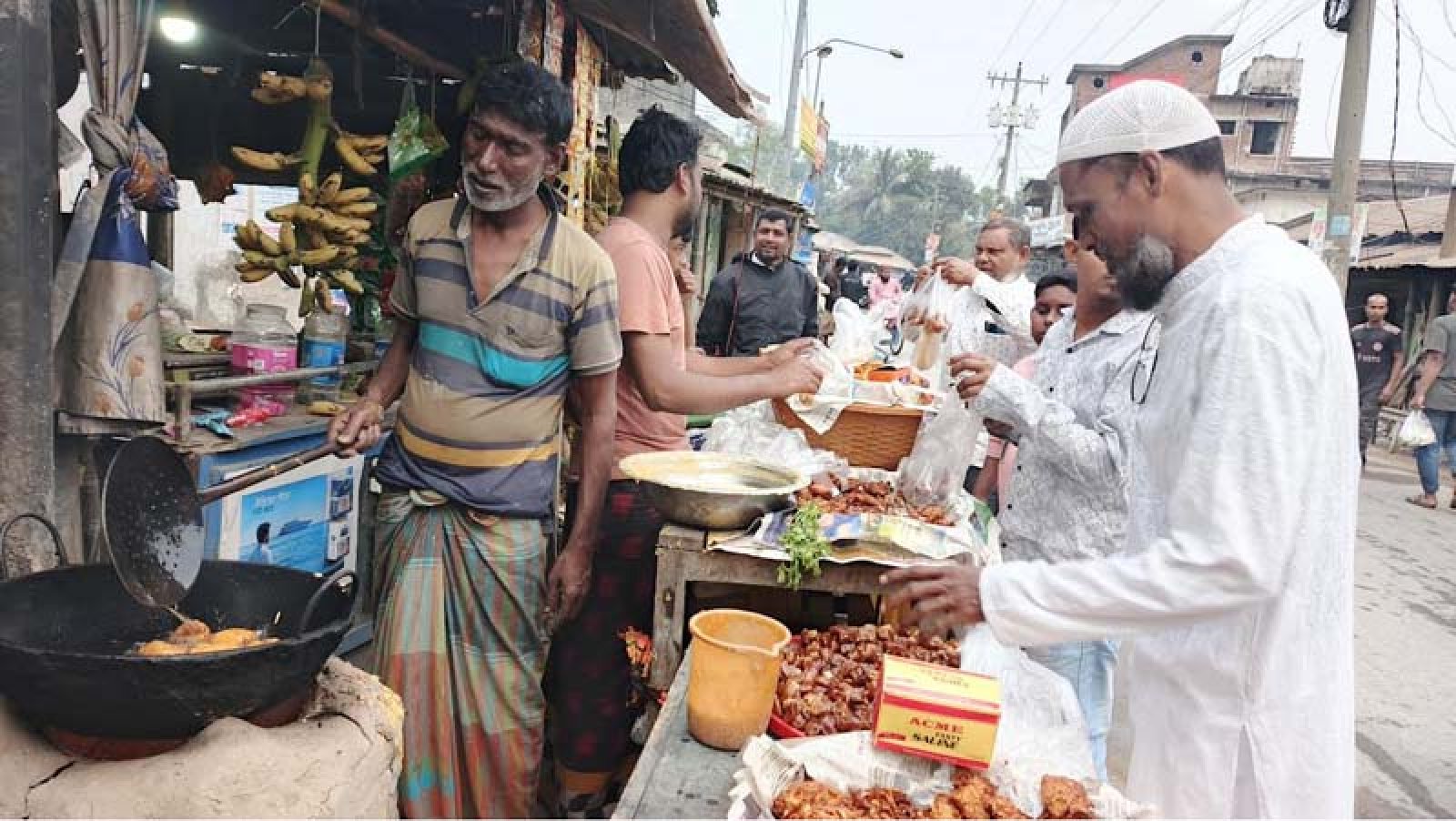 দুর্গাপুরে জমজমাট ইফতার বাজার