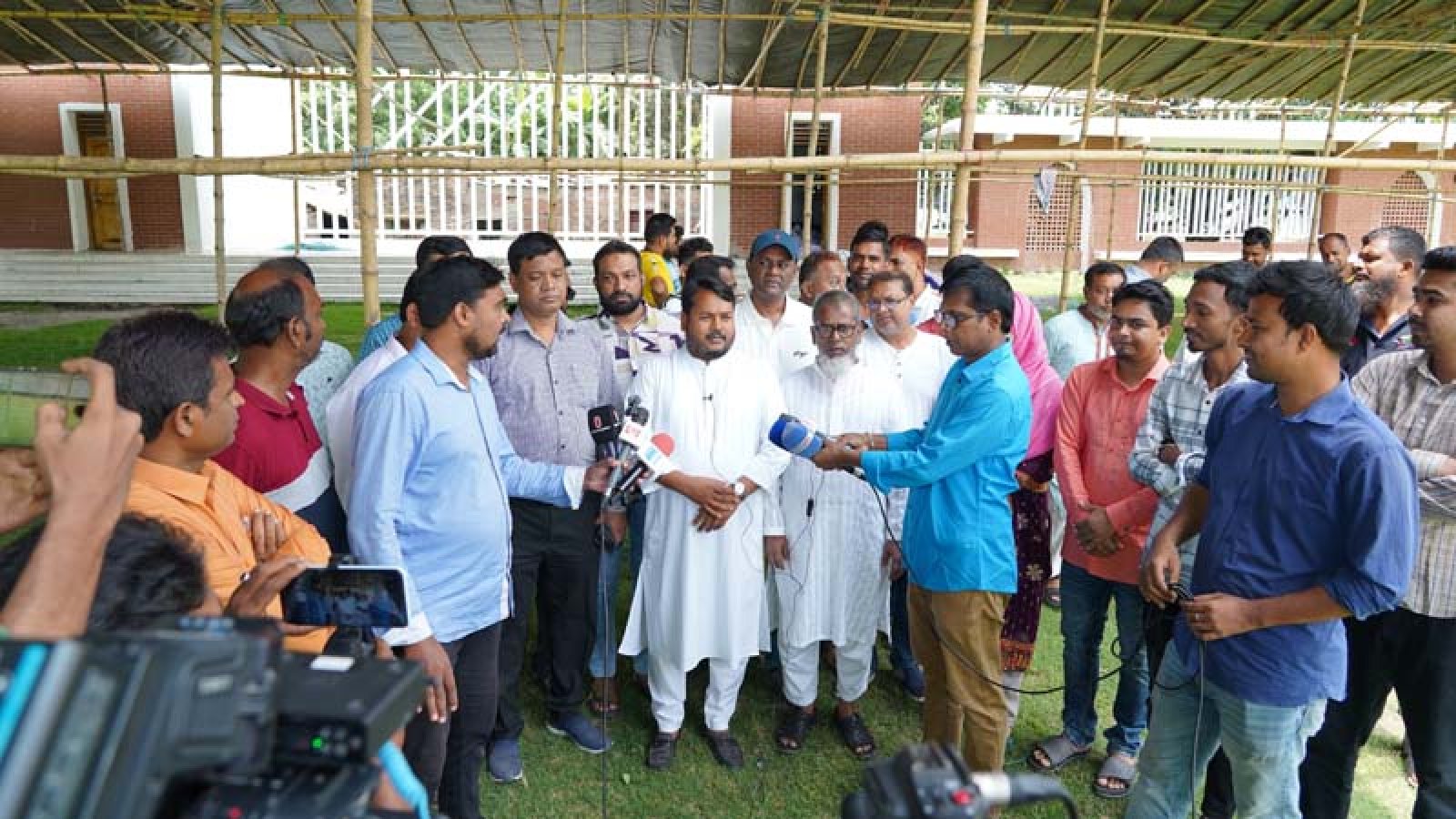 ৬ থেকে ৮ ঘন্টার মধ্যে কোরবানির  বর্জ্য অপসারণ করা হবে: রাসিক প্রশাসক