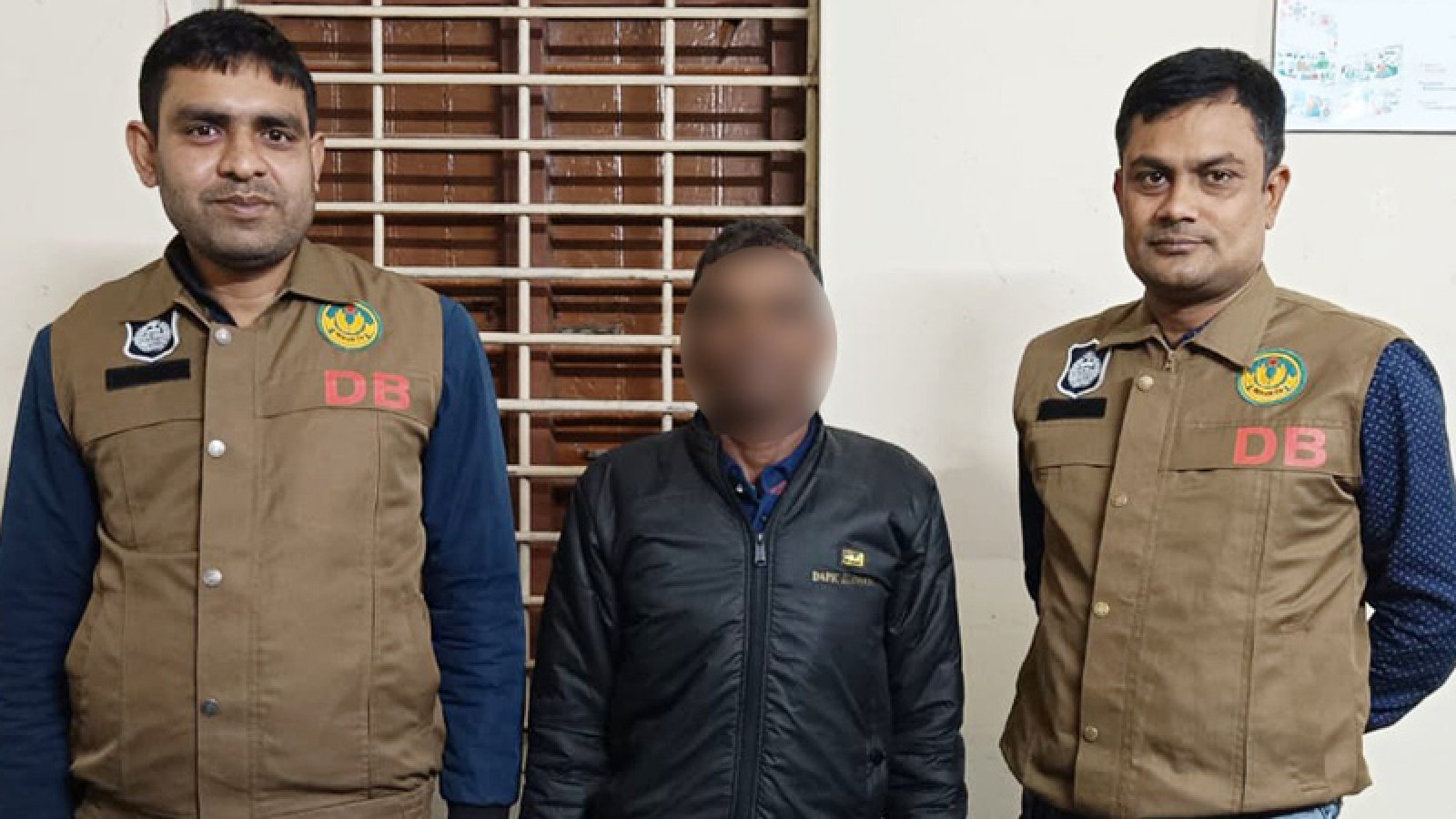 রাজশাহীতে প্রতারণার অভিযোগে অটোরিকশাচালক গ্রেফতার