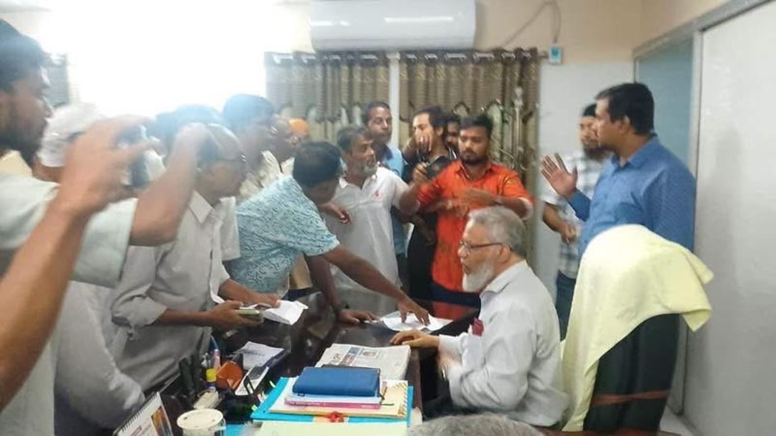 মবের শিকার শিক্ষক-শিক্ষার্থী, তদন্তে আসছে জাতিসংঘ