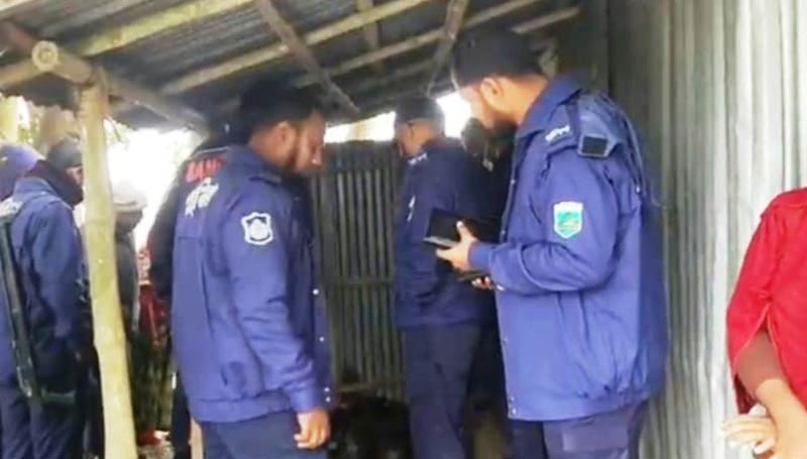 নাটোরে অজ্ঞাত তরুণীকে ছুরিকাঘাতে হত্যা