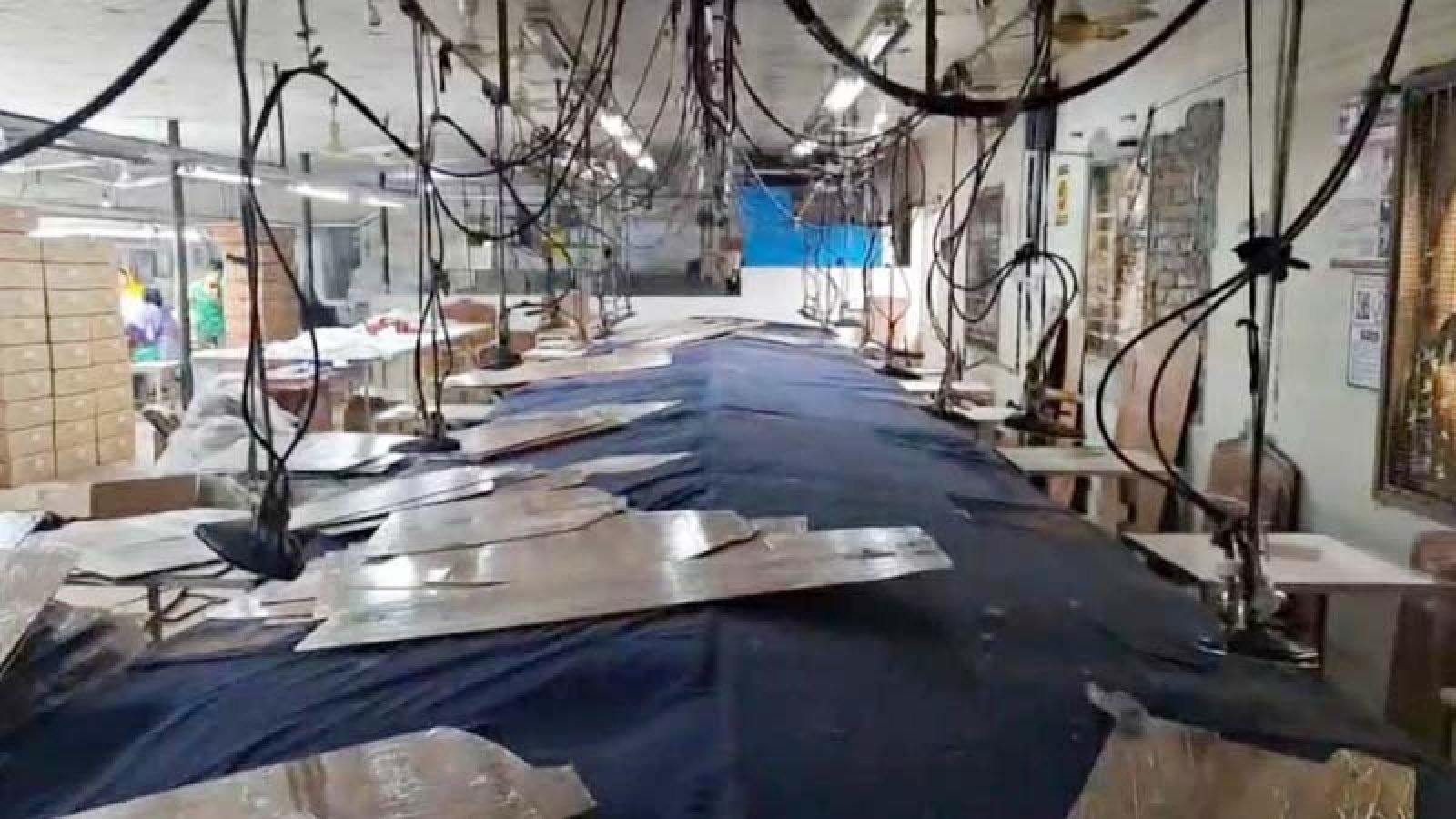 গ্যাস সংকটে শত শত কারখানায় অচল অবস্থা, ঝুঁকিতে পোশাক খাত